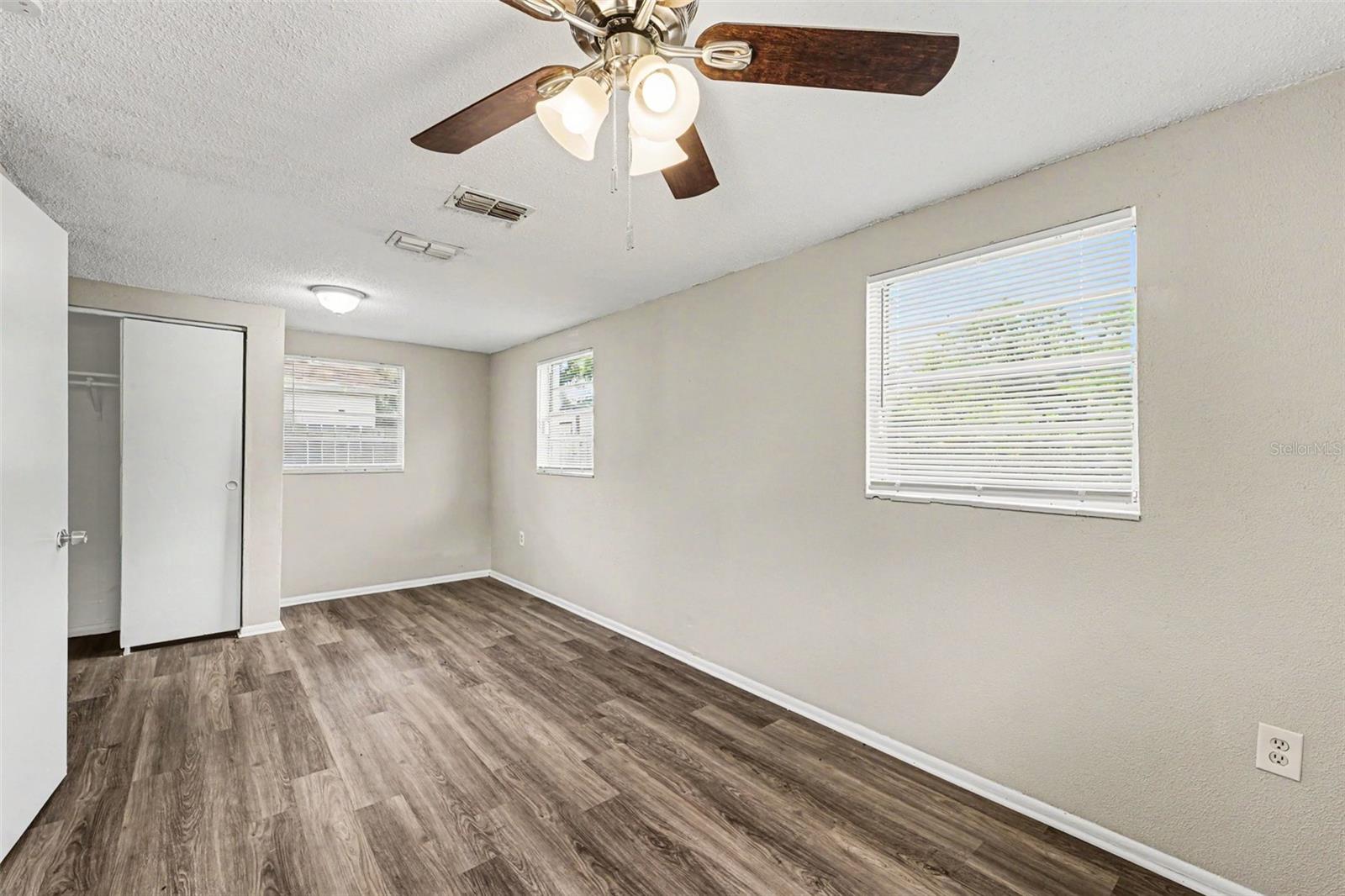 10112 N LANTANA AVE, TAMPA, FL, 33612