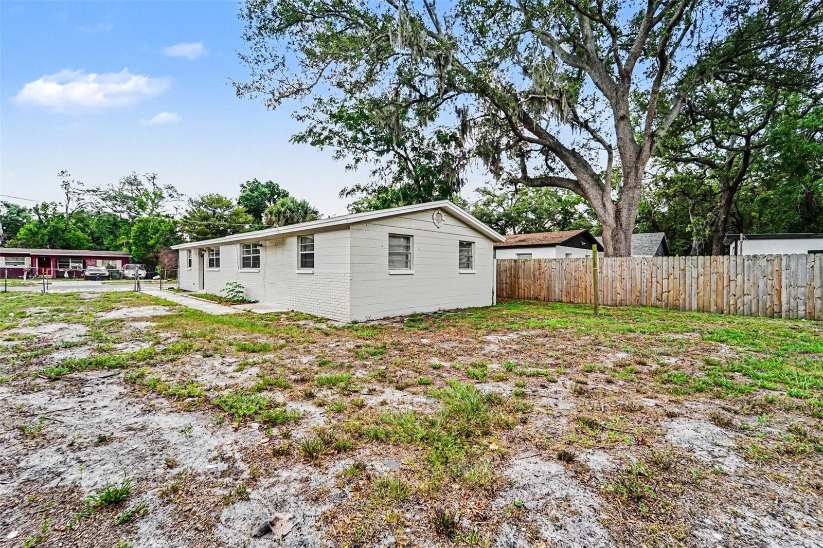 10112 N LANTANA AVE, TAMPA, FL, 33612