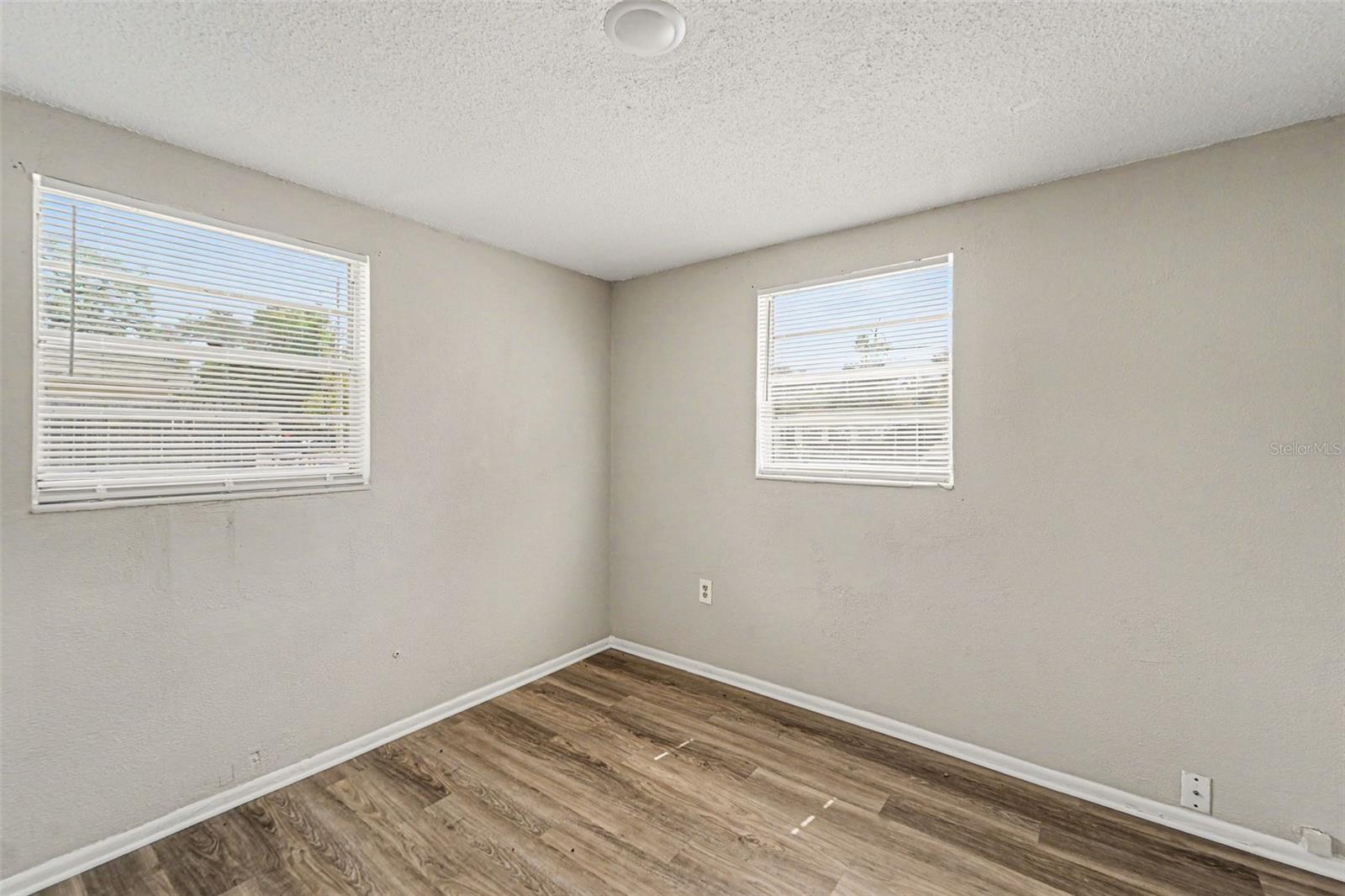 10112 N LANTANA AVE, TAMPA, FL, 33612