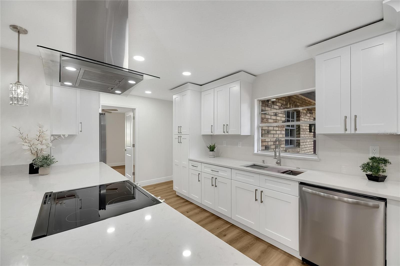 2207 PARKWOOD DR, VALRICO, FL, 33594
