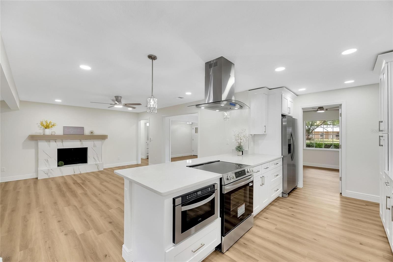 2207 PARKWOOD DR, VALRICO, FL, 33594