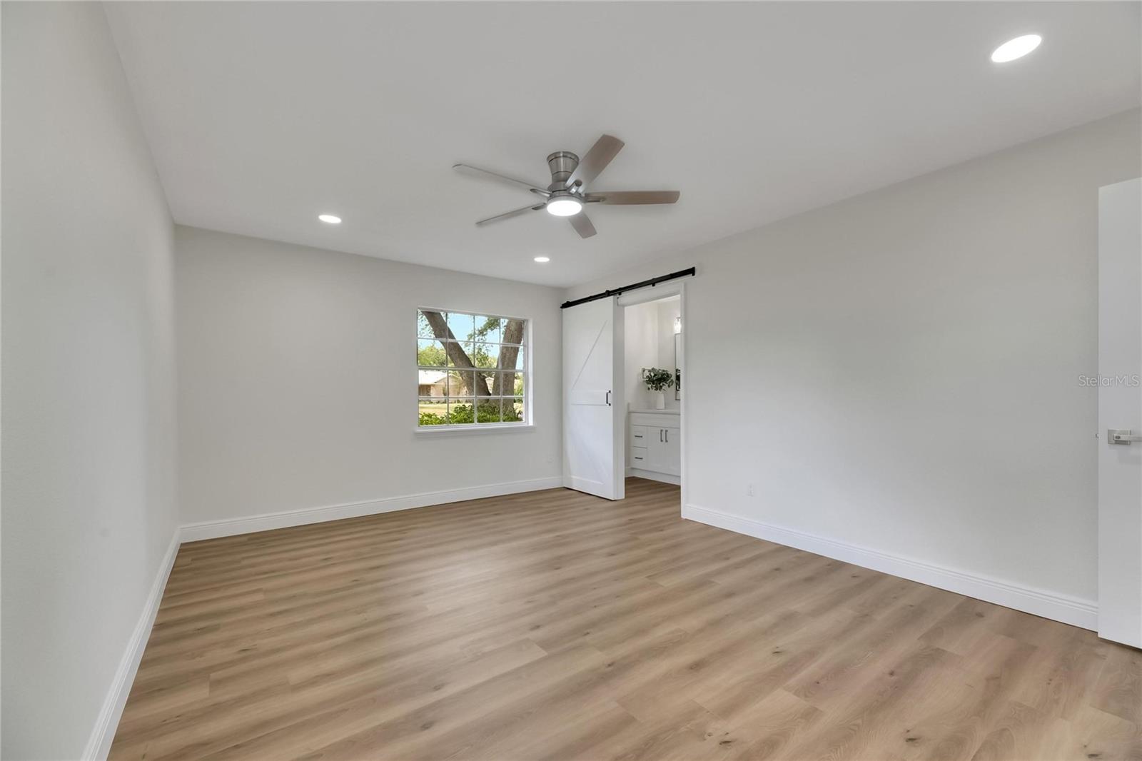 2207 PARKWOOD DR, VALRICO, FL, 33594
