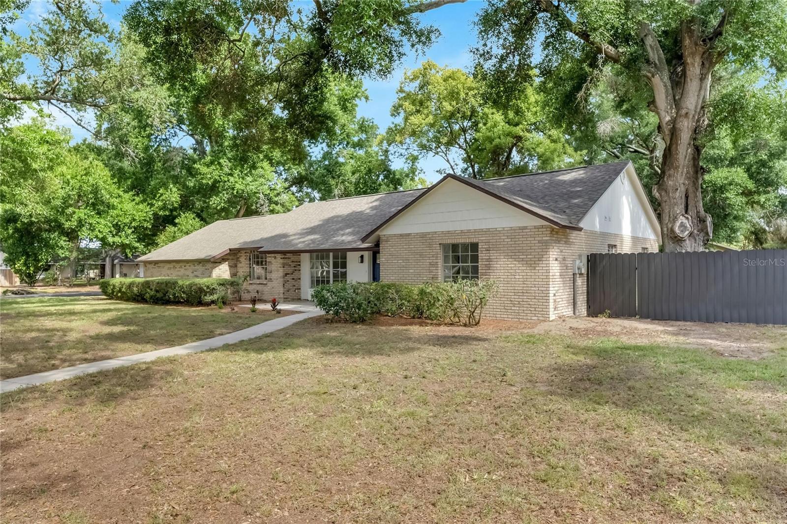 2207 PARKWOOD DR, VALRICO, FL, 33594