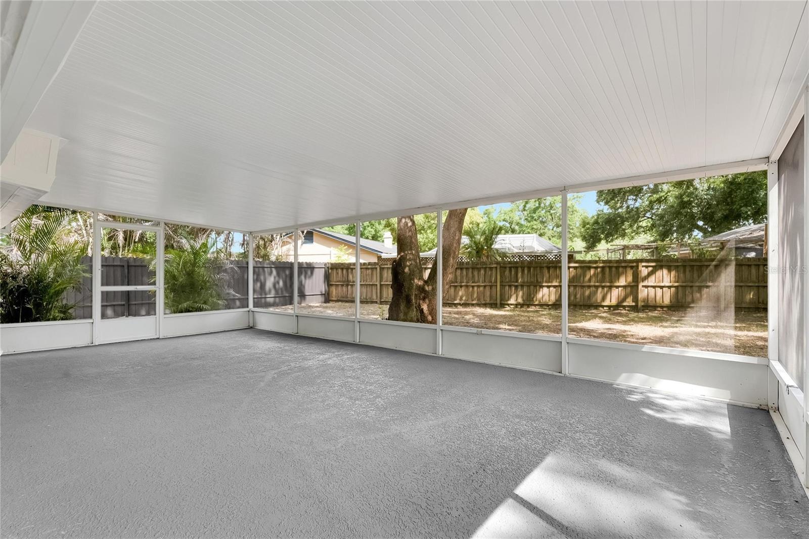 2207 PARKWOOD DR, VALRICO, FL, 33594