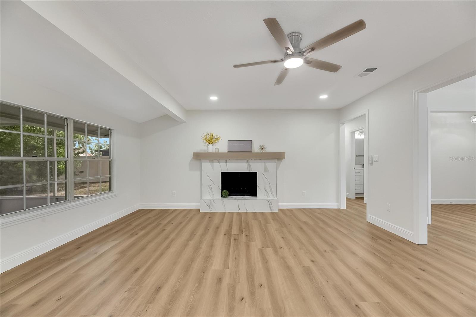 2207 PARKWOOD DR, VALRICO, FL, 33594