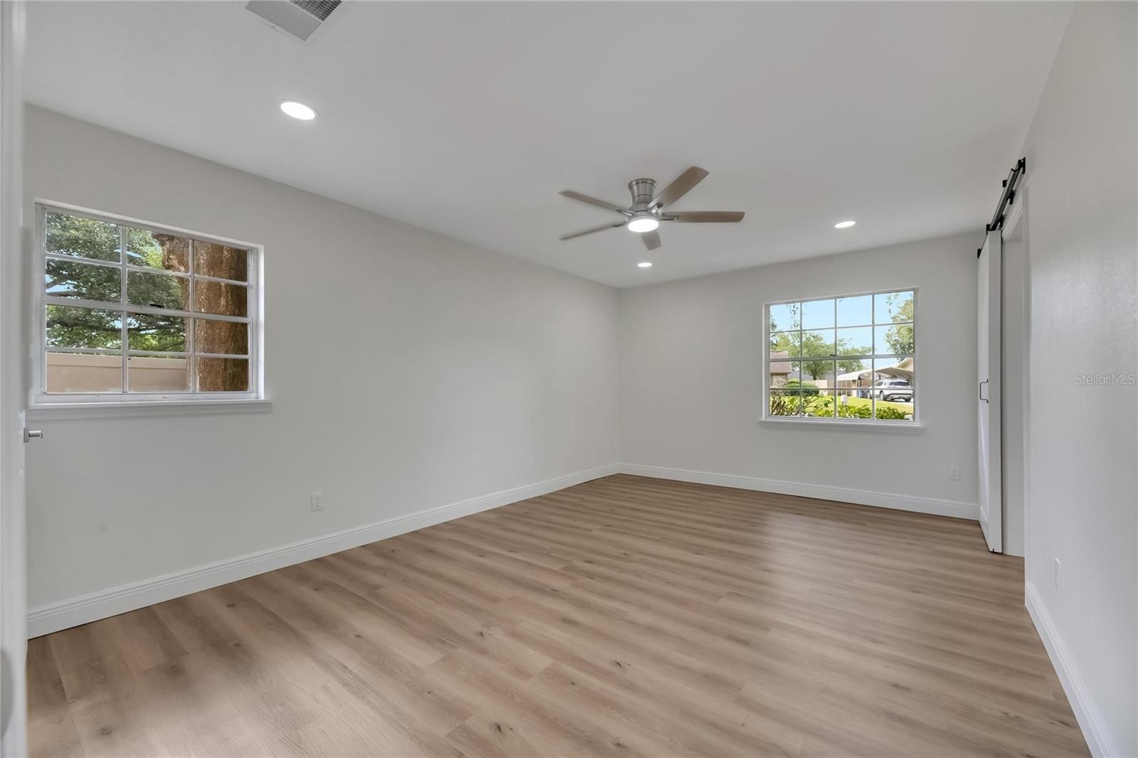 2207 PARKWOOD DR, VALRICO, FL, 33594