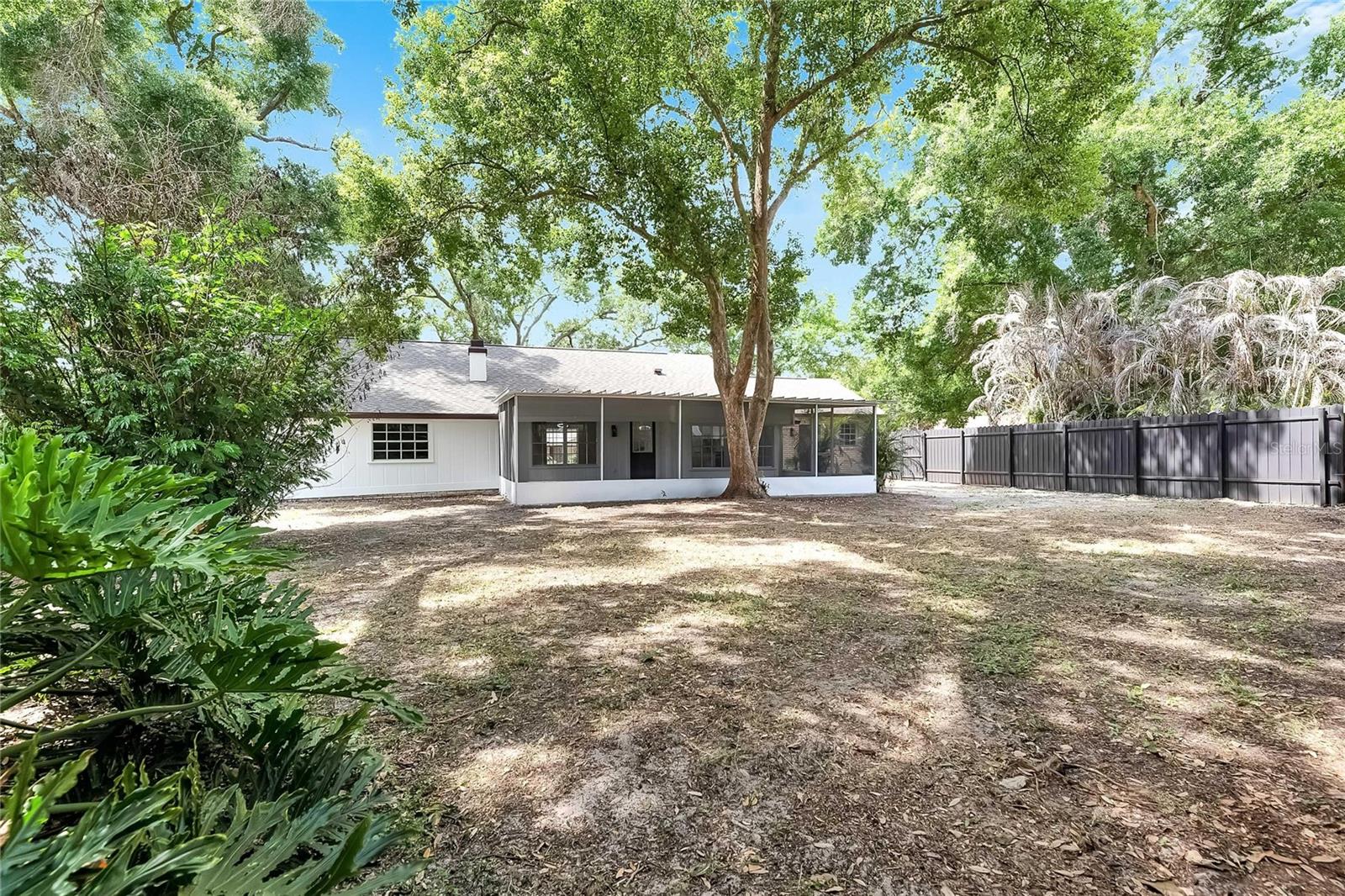 2207 PARKWOOD DR, VALRICO, FL, 33594