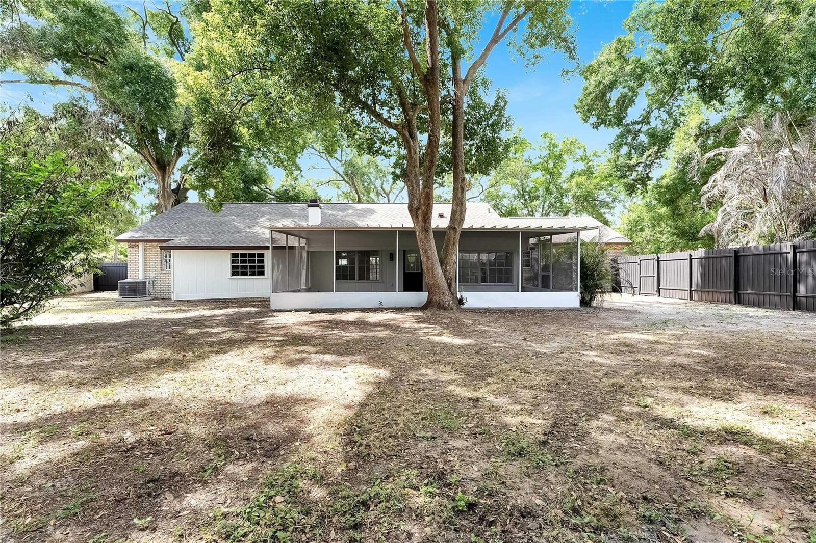 2207 PARKWOOD DR, VALRICO, FL, 33594