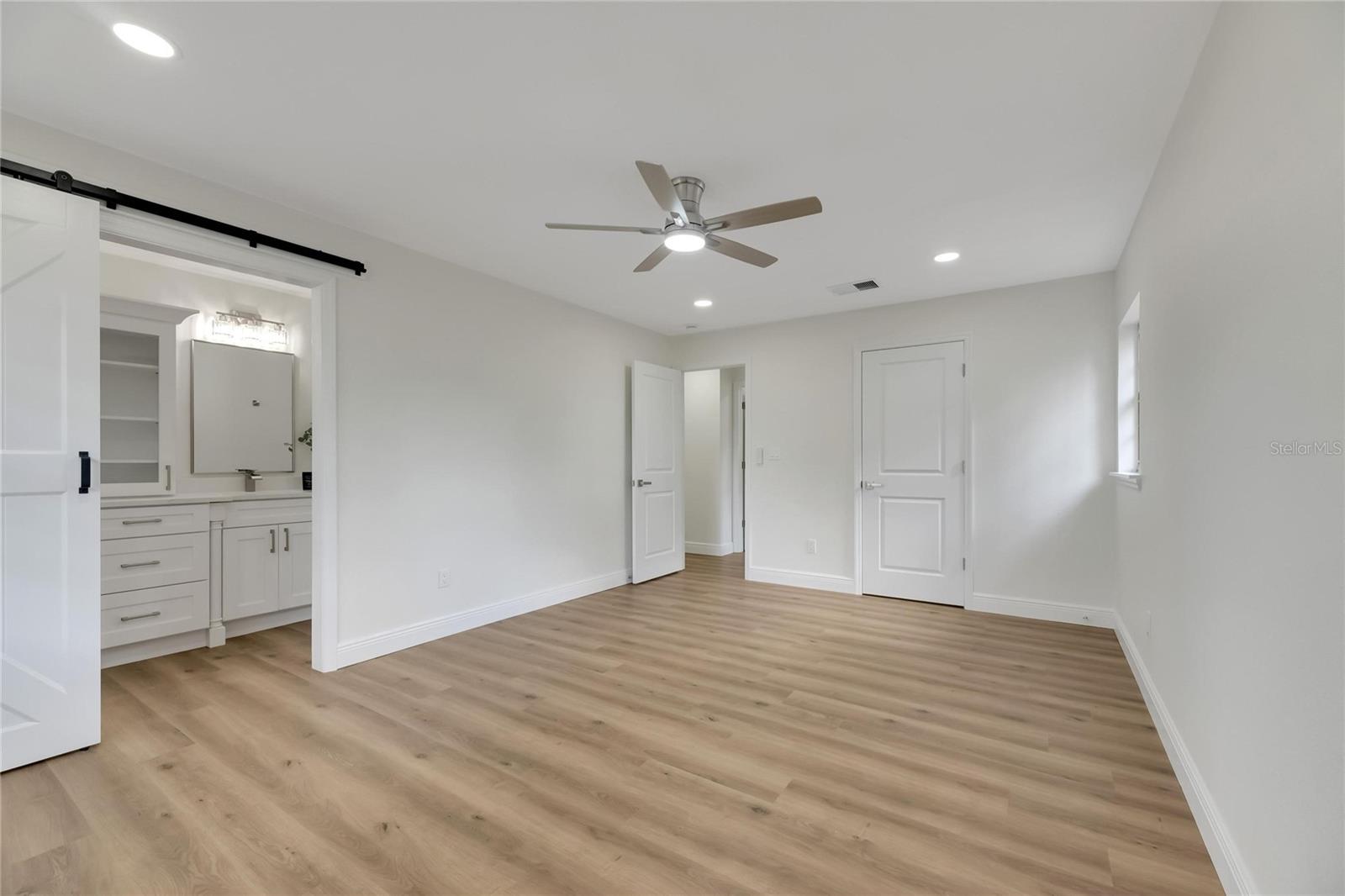 2207 PARKWOOD DR, VALRICO, FL, 33594