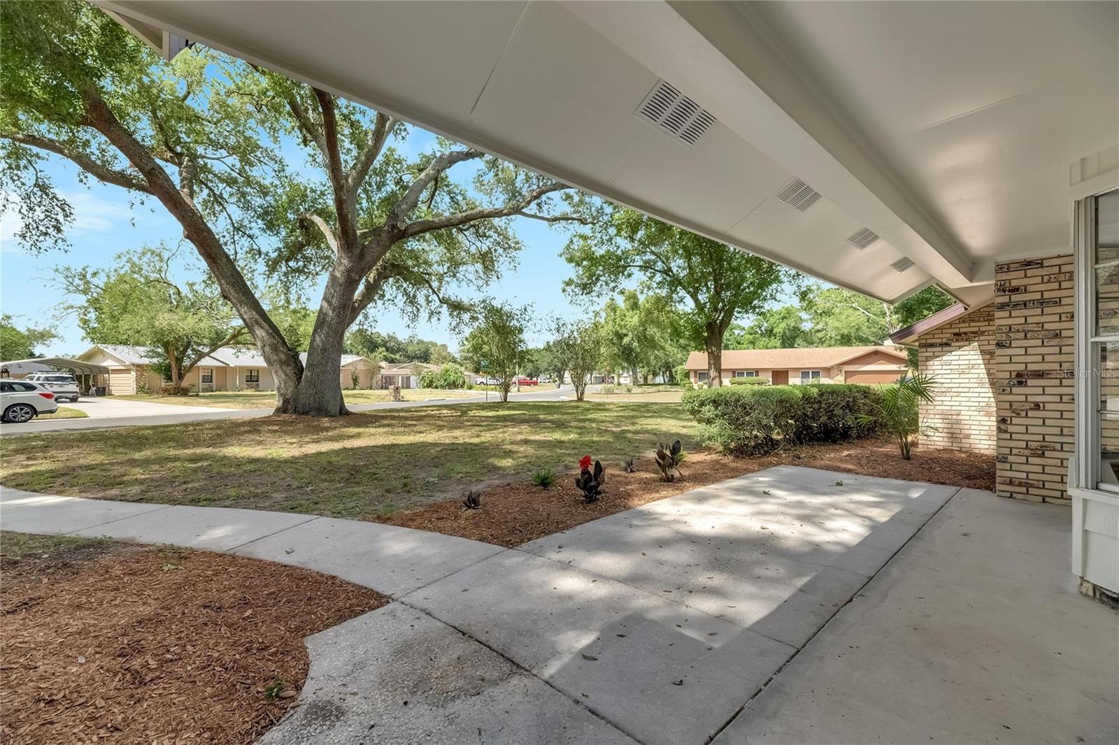 2207 PARKWOOD DR, VALRICO, FL, 33594