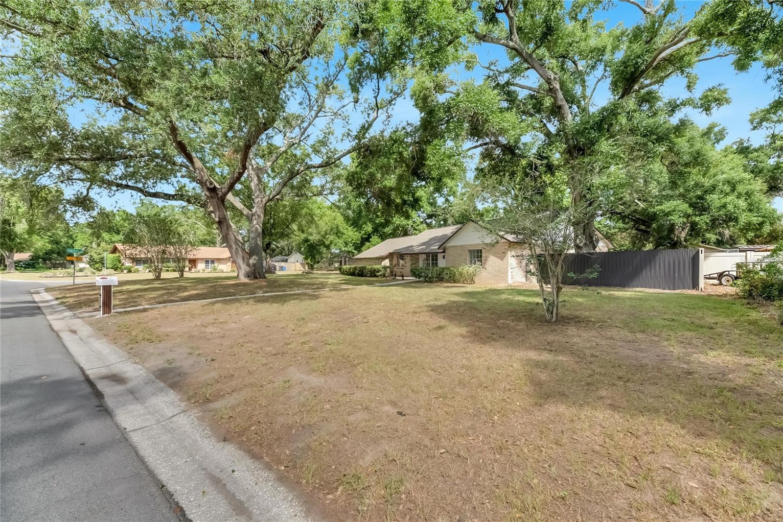 2207 PARKWOOD DR, VALRICO, FL, 33594