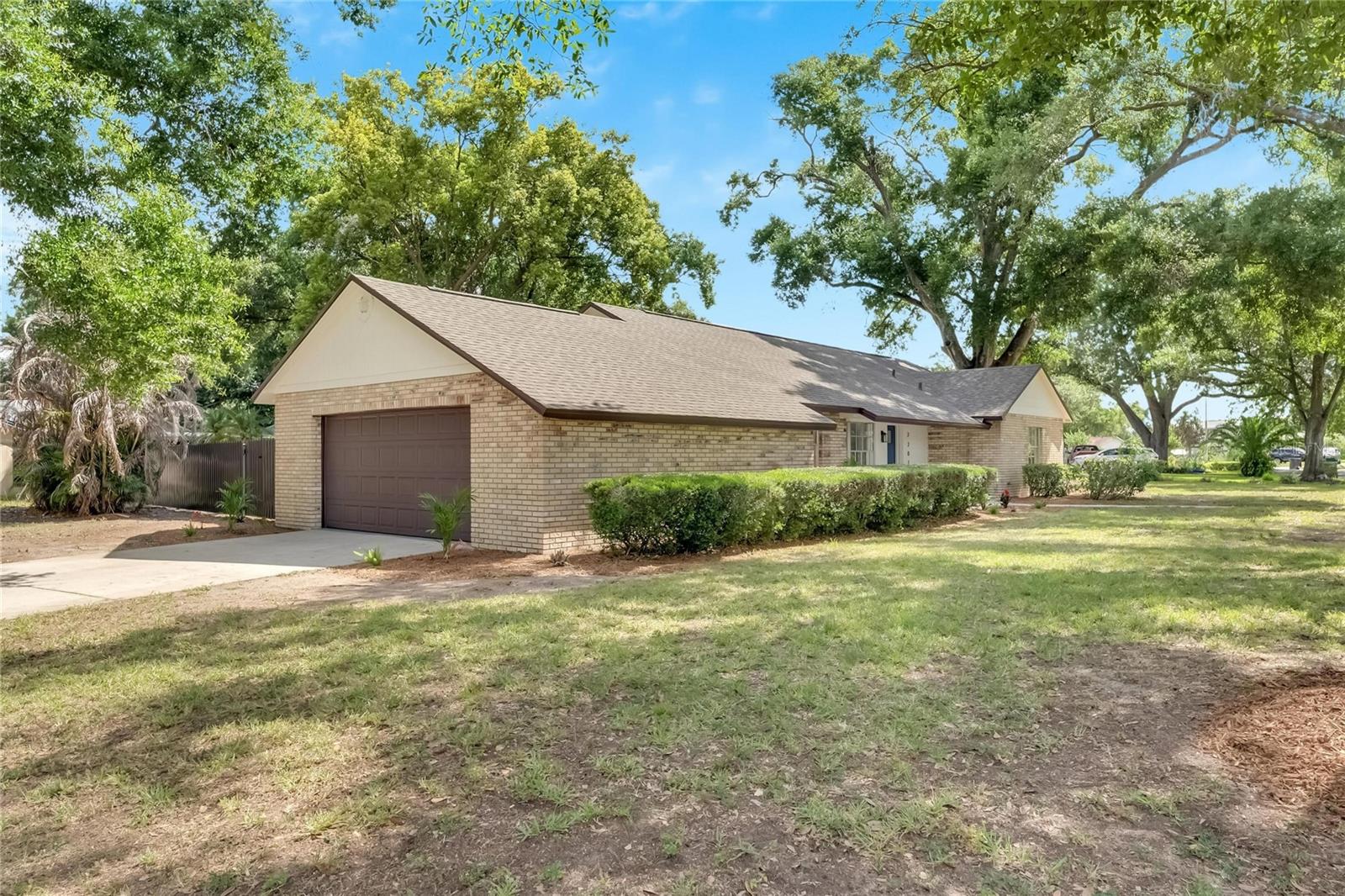 2207 PARKWOOD DR, VALRICO, FL, 33594