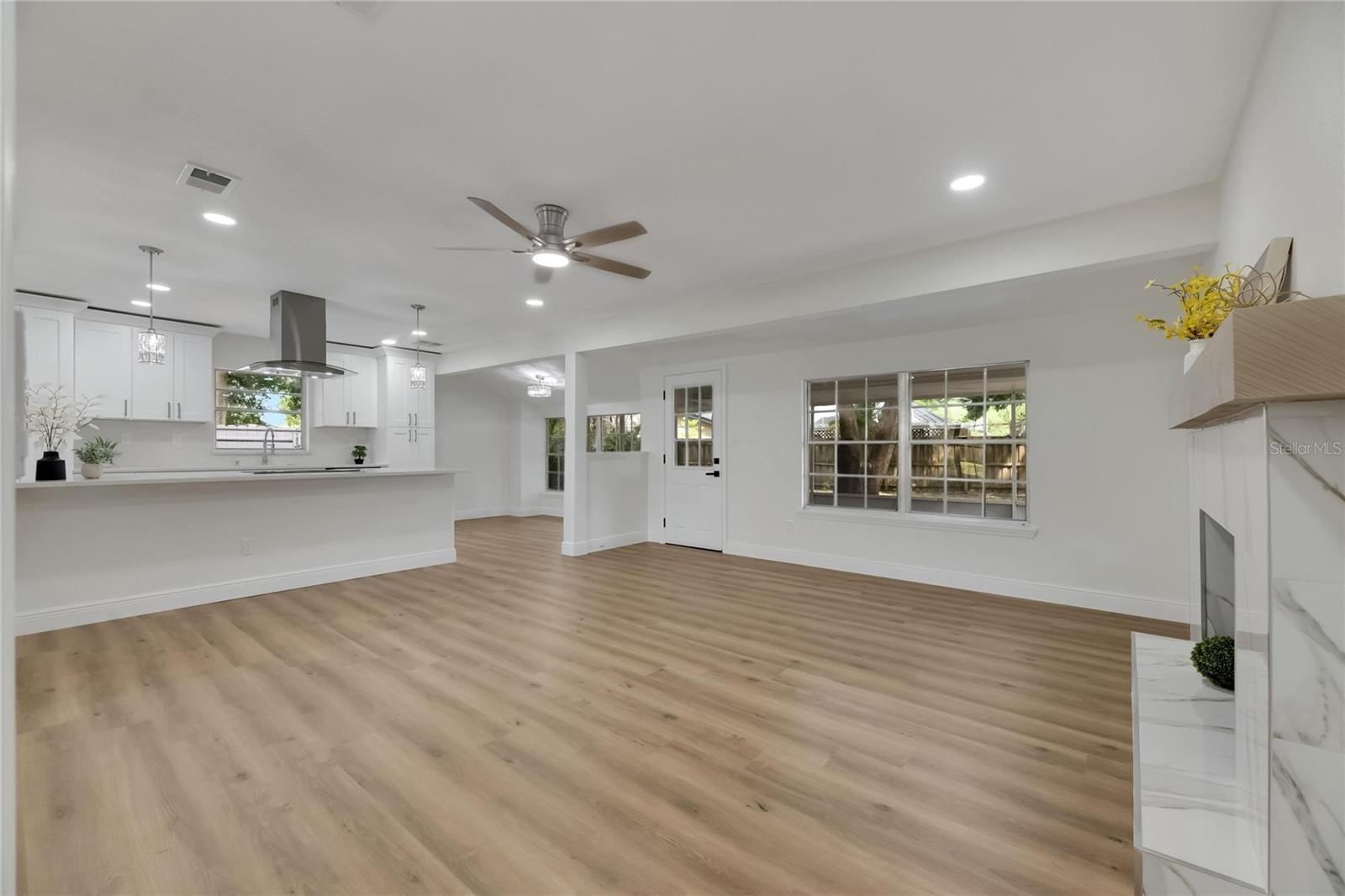 2207 PARKWOOD DR, VALRICO, FL, 33594