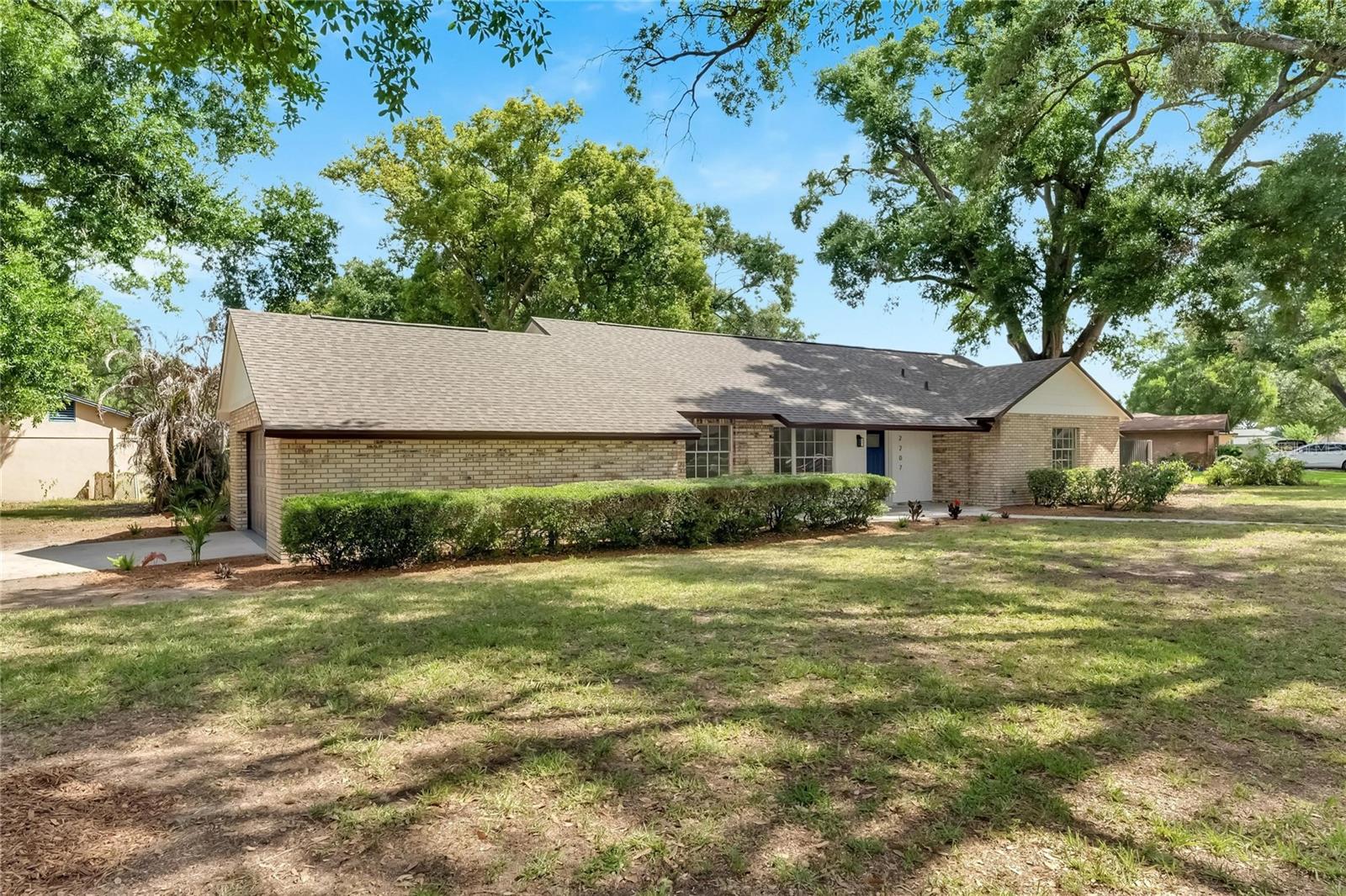 2207 PARKWOOD DR, VALRICO, FL, 33594
