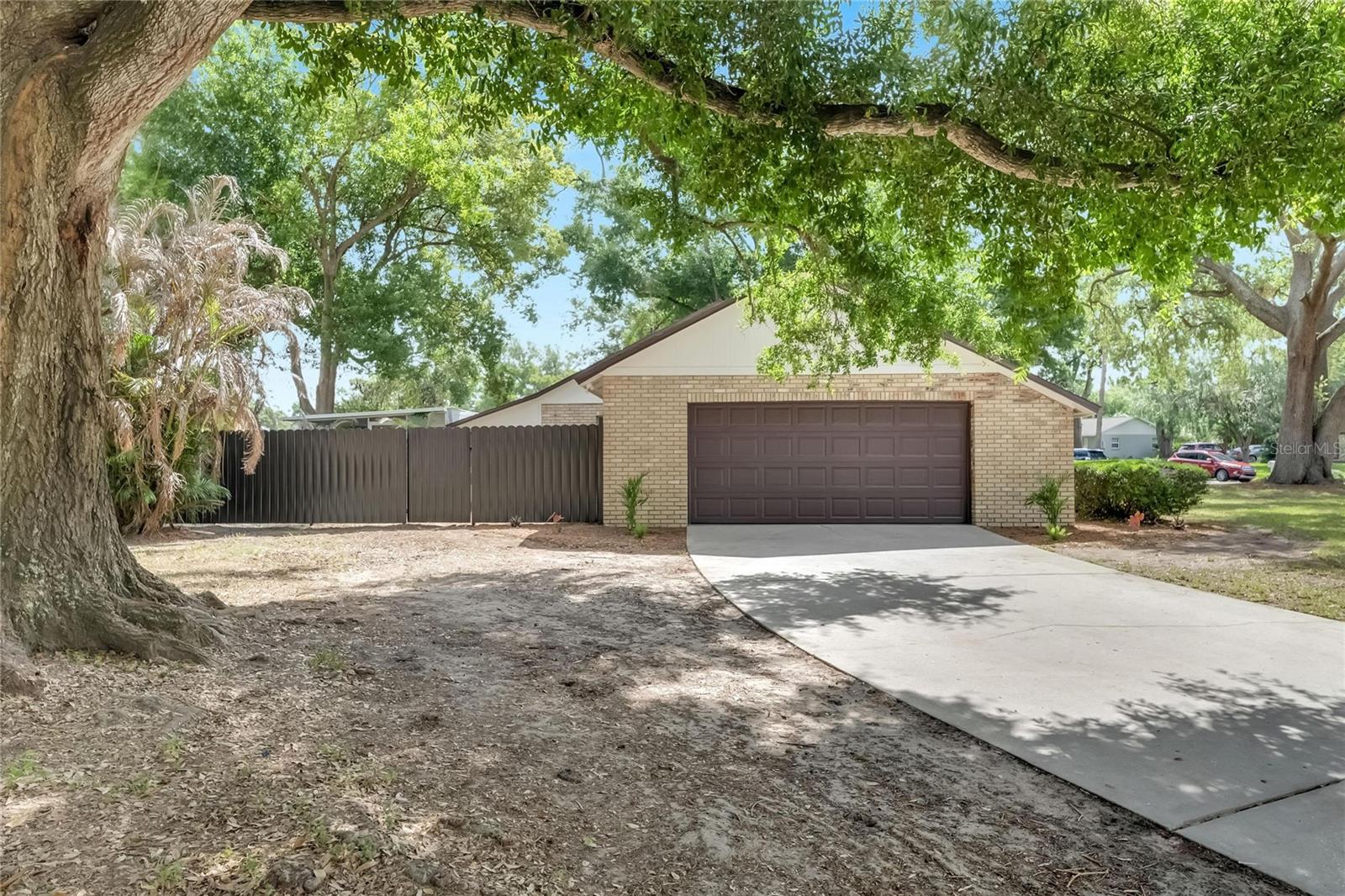 2207 PARKWOOD DR, VALRICO, FL, 33594