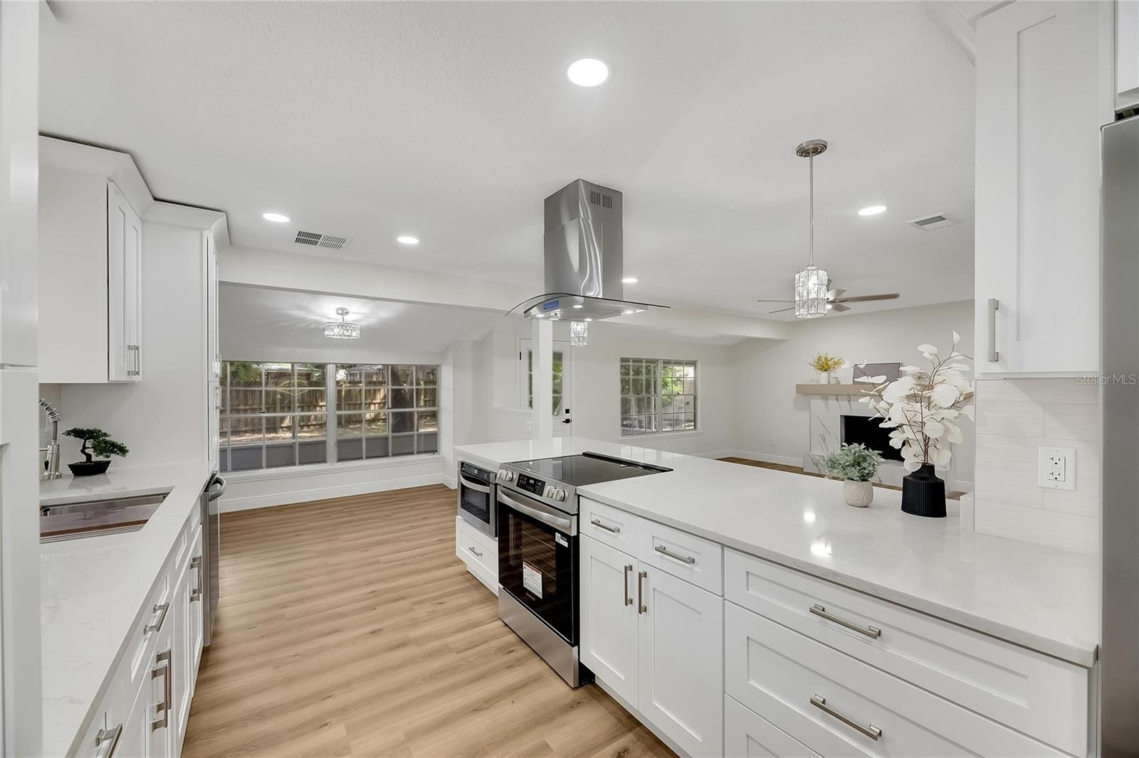 2207 PARKWOOD DR, VALRICO, FL, 33594