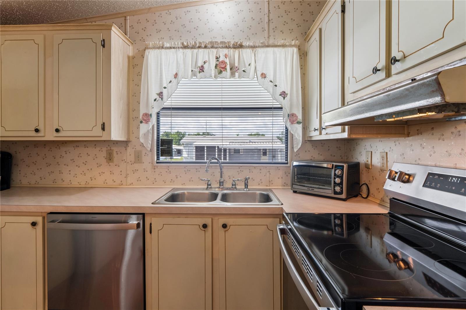 37621 ROSALITA AVE, ZEPHYRHILLS, FL, 33541
