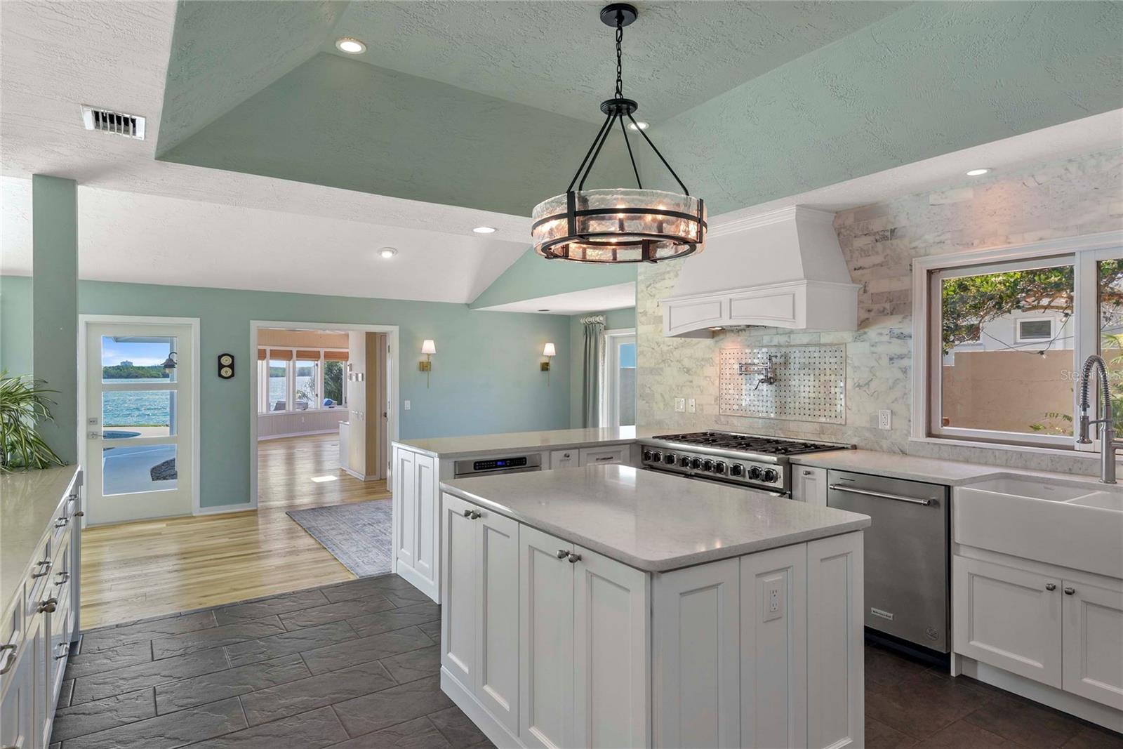 1215 COMMODORE DR, NEW SMYRNA BEACH, FL, 32168