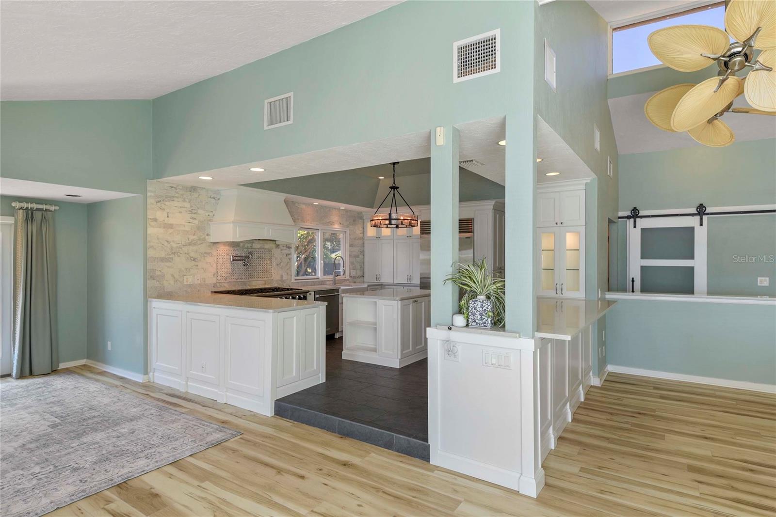 1215 COMMODORE DR, NEW SMYRNA BEACH, FL, 32168