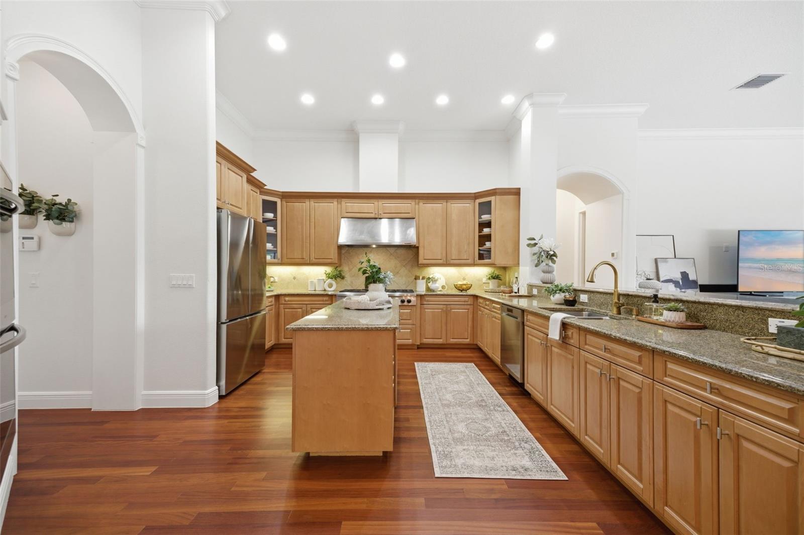 9409 TREE TOPS LAKE RD, TAMPA, FL, 33626