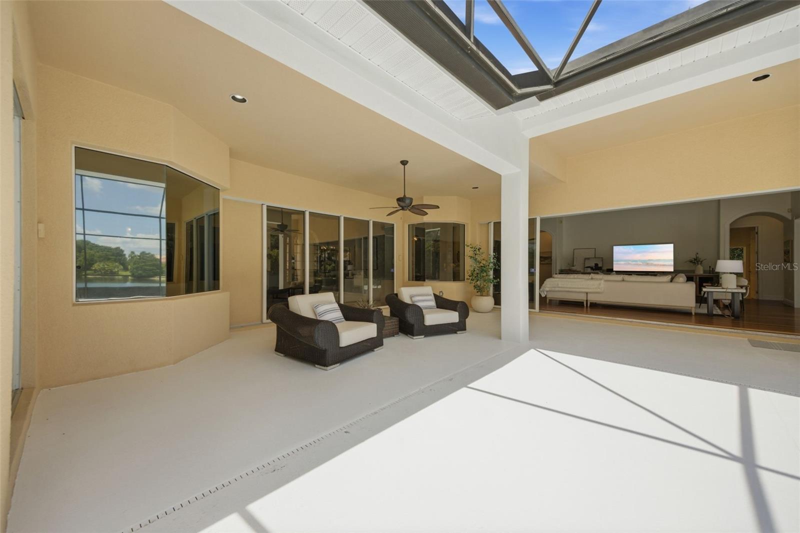 9409 TREE TOPS LAKE RD, TAMPA, FL, 33626