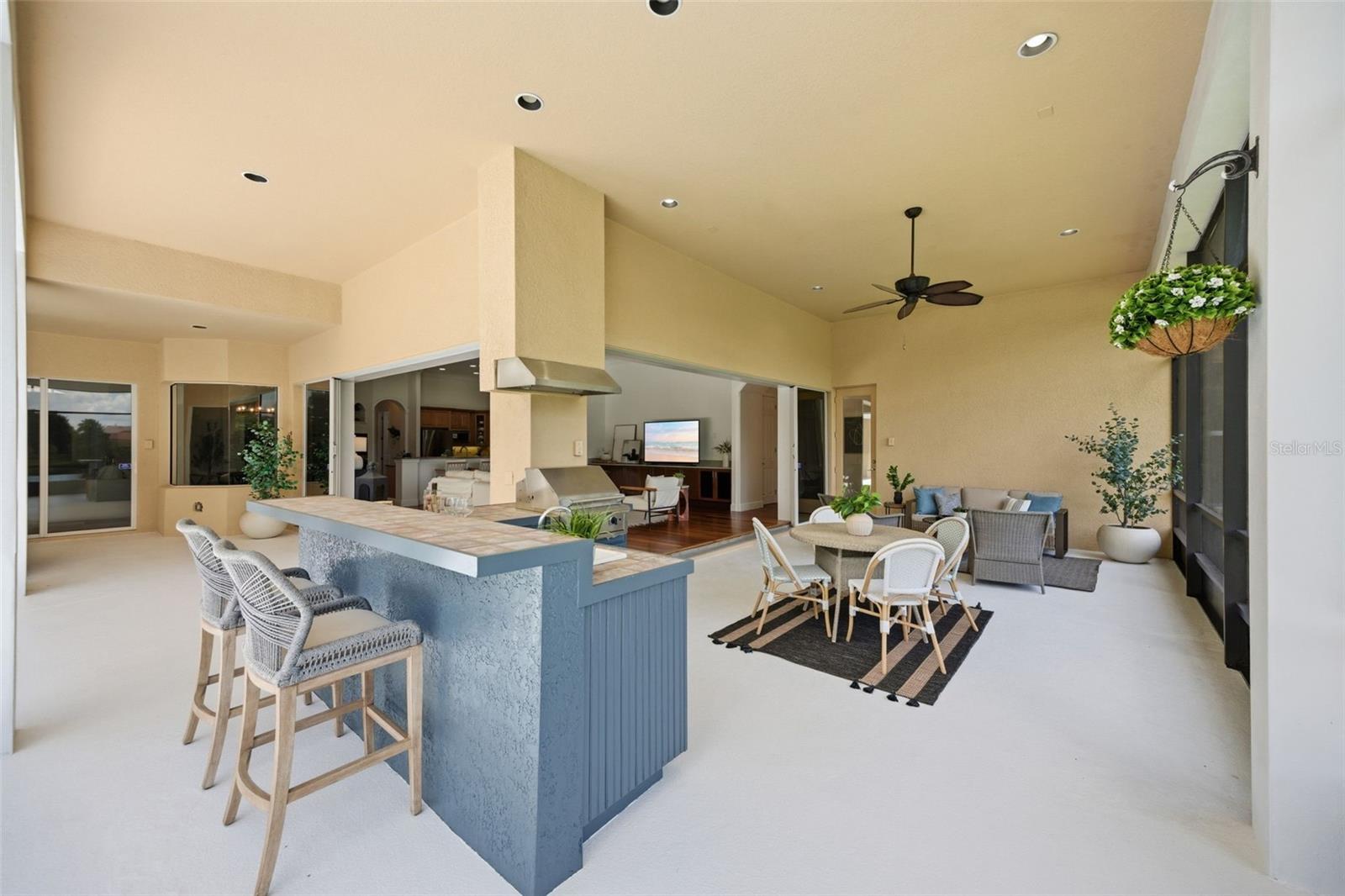 9409 TREE TOPS LAKE RD, TAMPA, FL, 33626