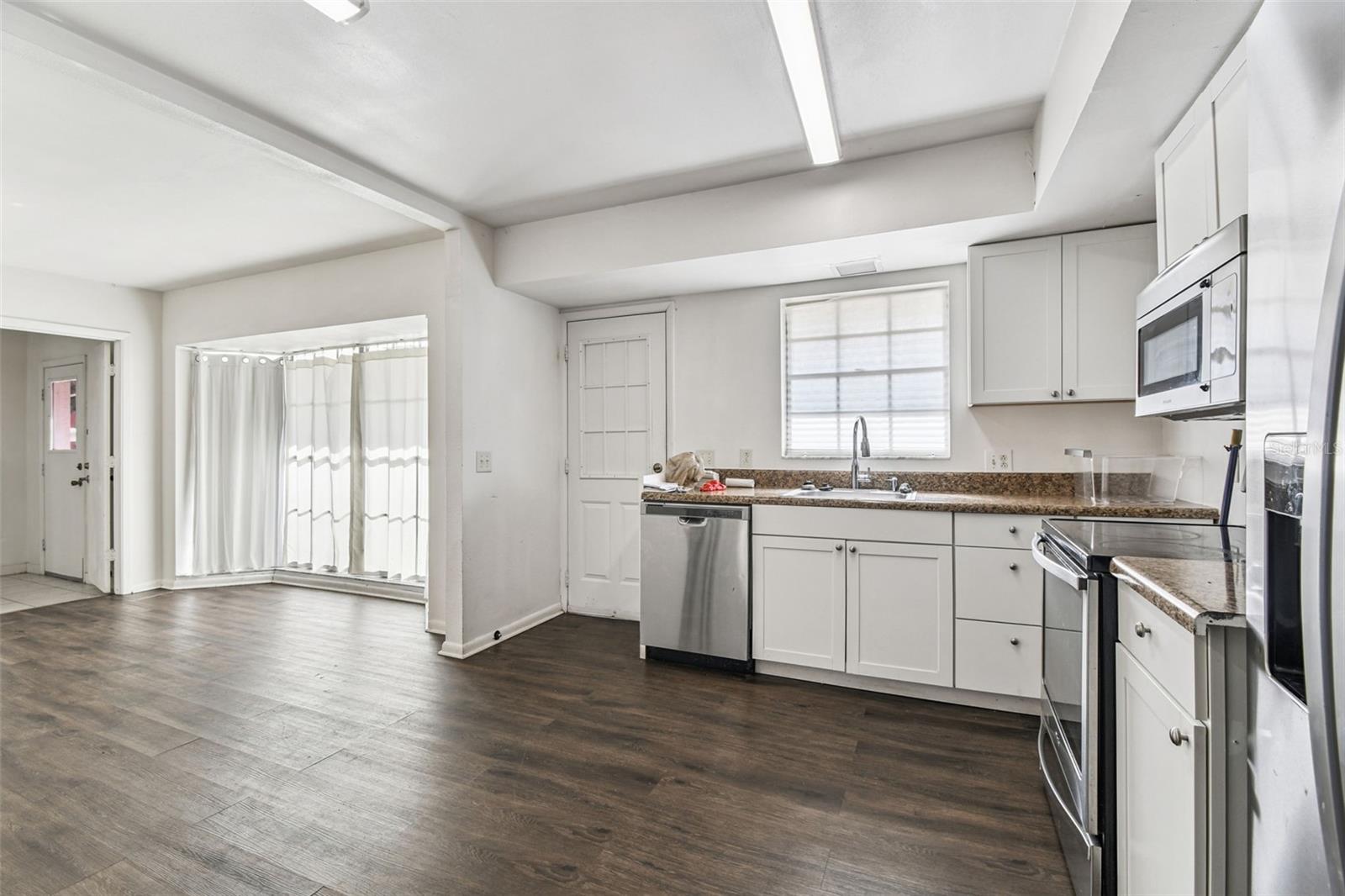 855 E BRANDON BLVD, BRANDON, FL, 33511