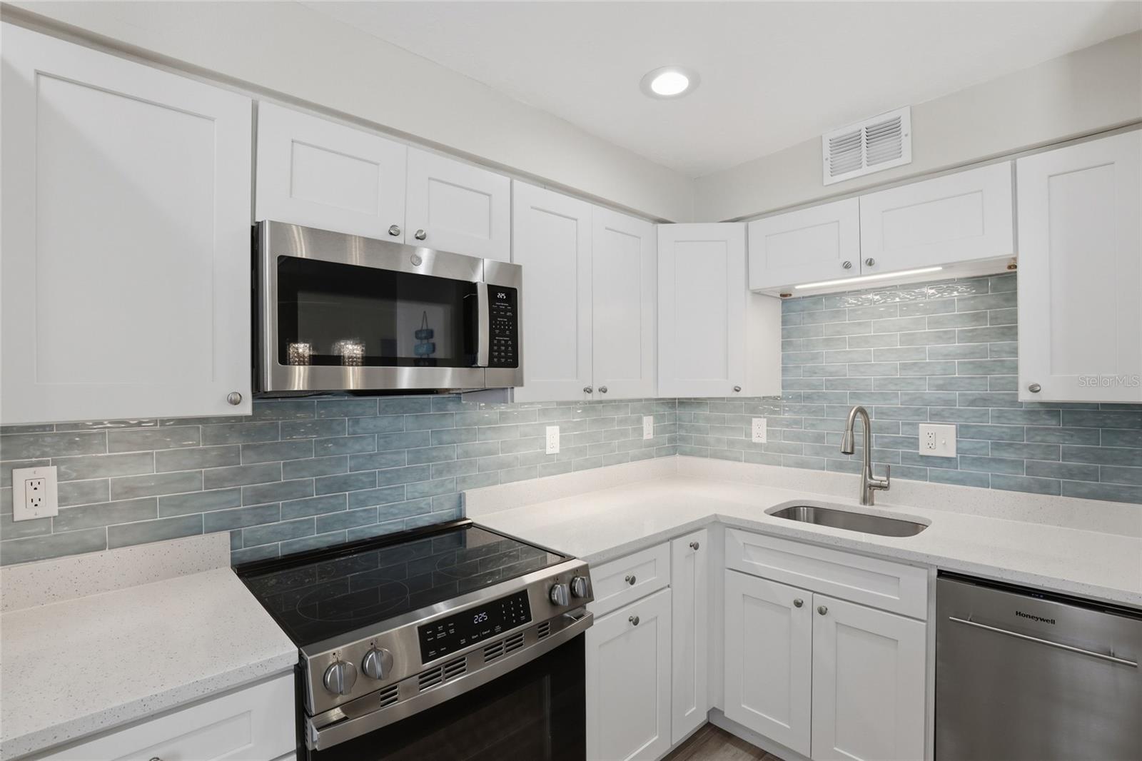 5950 MIDNIGHT PASS RD #101, SARASOTA, FL, 34242