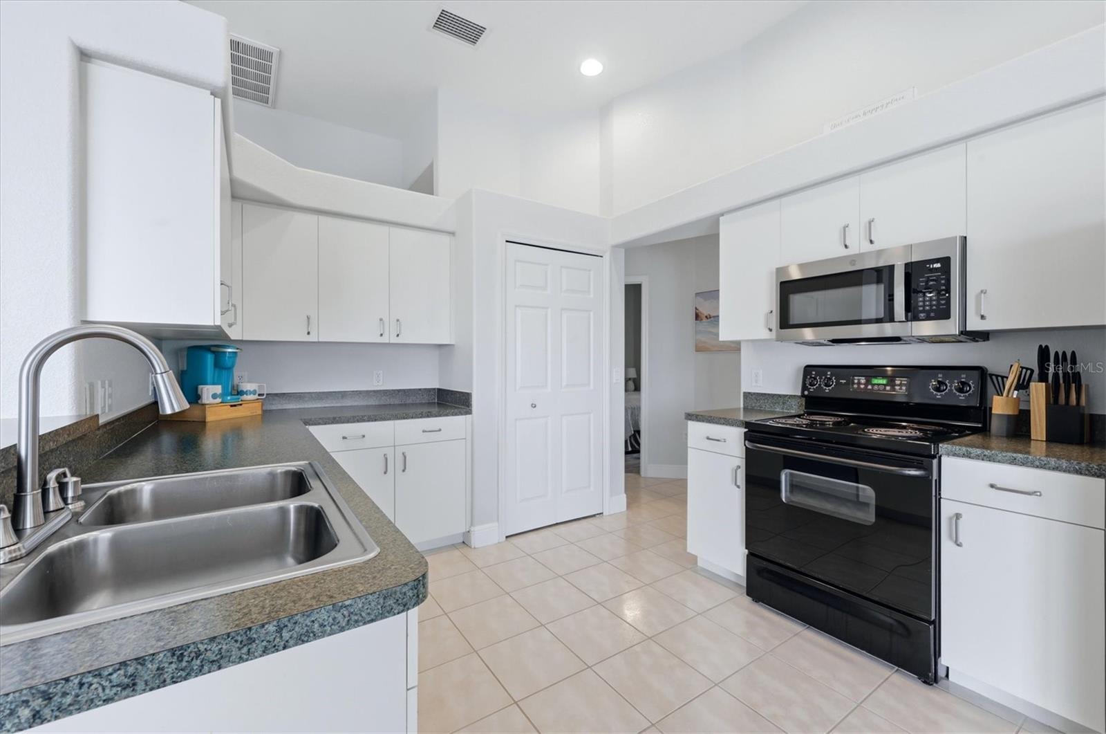 206 MARINER LN, ROTONDA WEST, FL, 33947