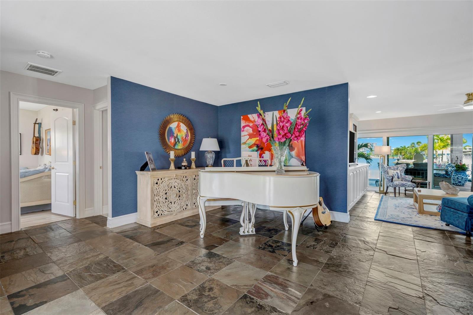 3924 VERSAILLES DR, TAMPA, FL, 33634