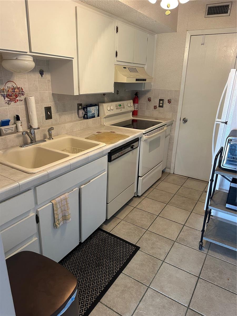 6400 46TH AVE N #315, KENNETH CITY, FL, 33709