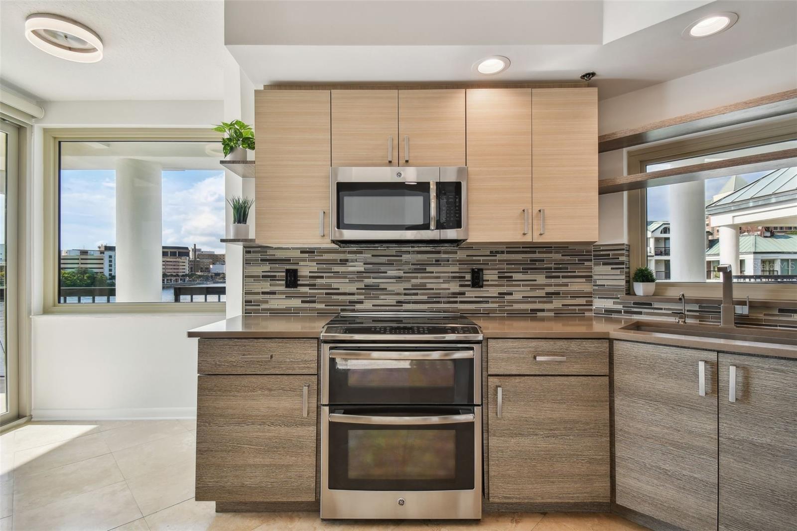 941 SEDDON COVE WAY, TAMPA, FL, 33602