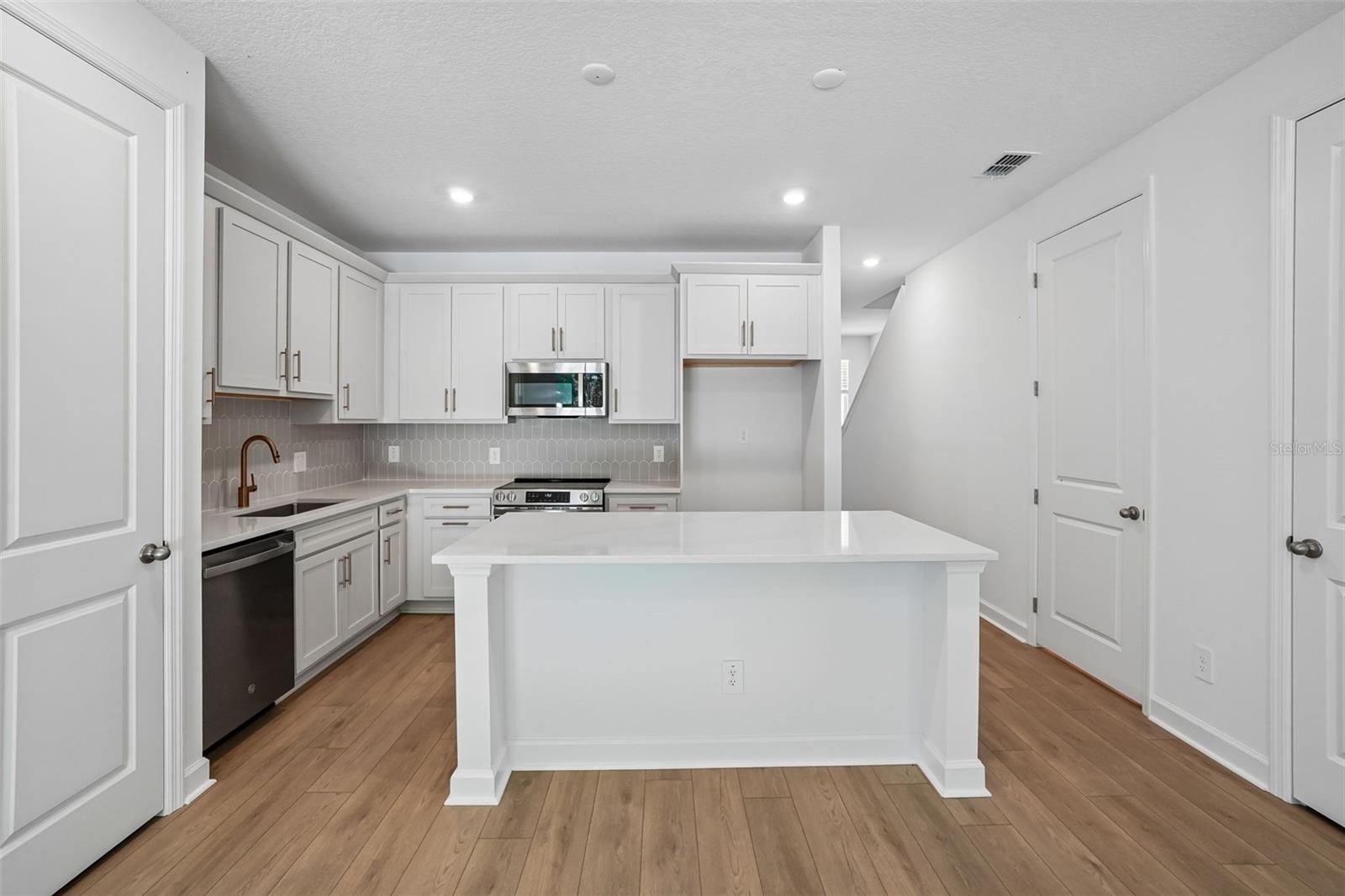 7516 DEER VALLEY CIRCLE, TAMPA, FL, 33635