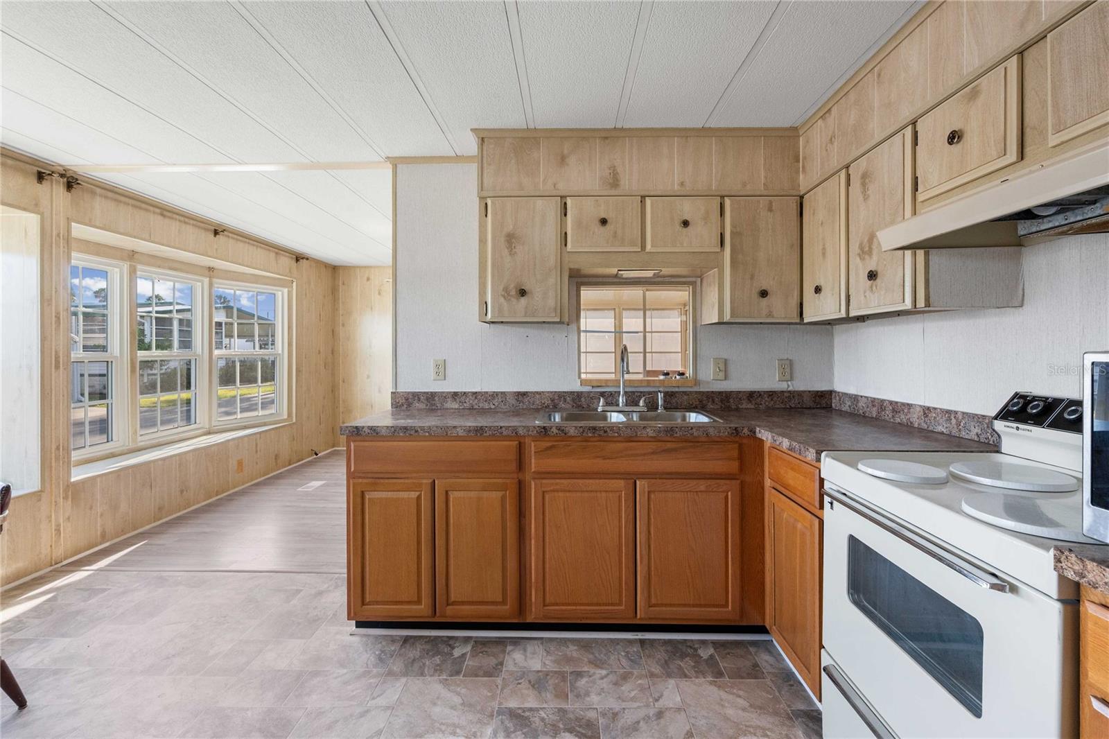 37818 VALENCIA AVE, ZEPHYRHILLS, FL, 33541