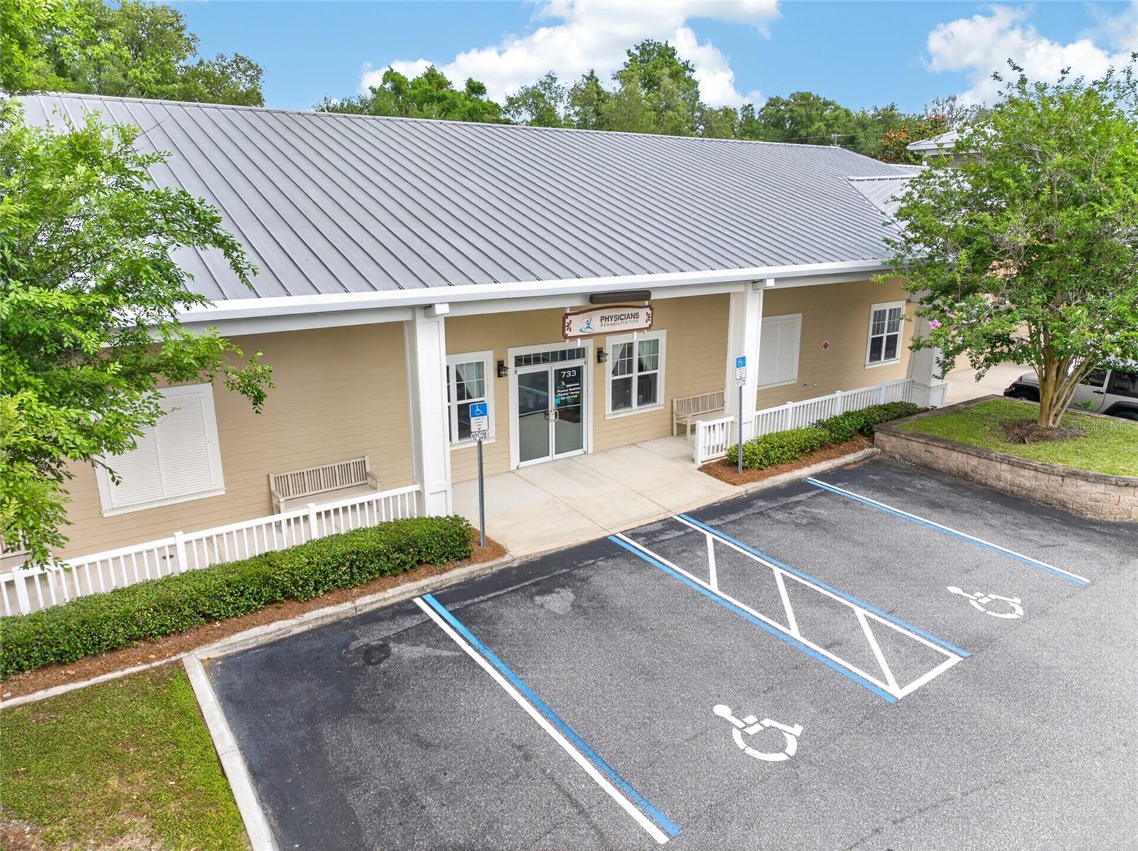 733 COUNTY ROAD 466, LADY LAKE, FL, 32159