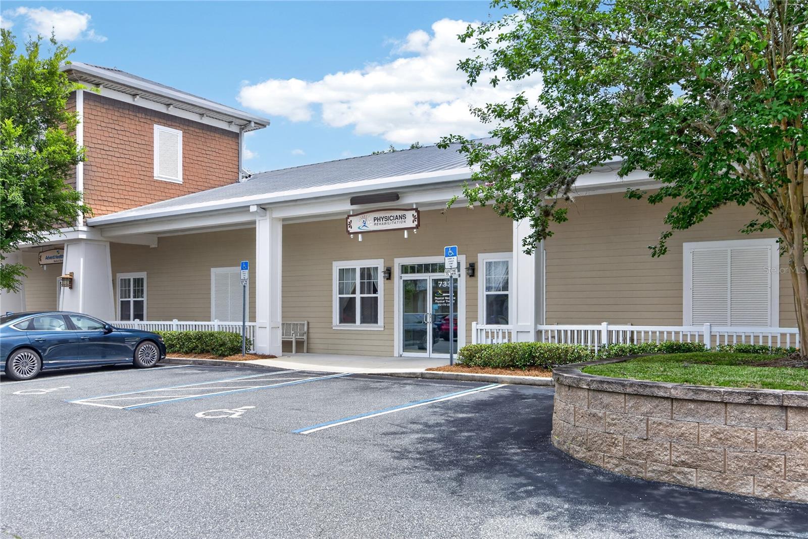 733 COUNTY ROAD 466, LADY LAKE, FL, 32159