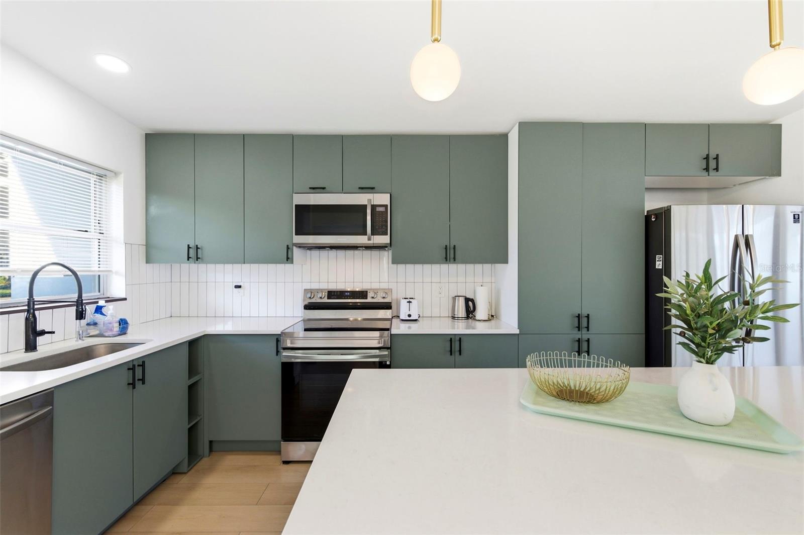 6350 HAMPTON DRIVE N, ST PETERSBURG, FL, 33710
