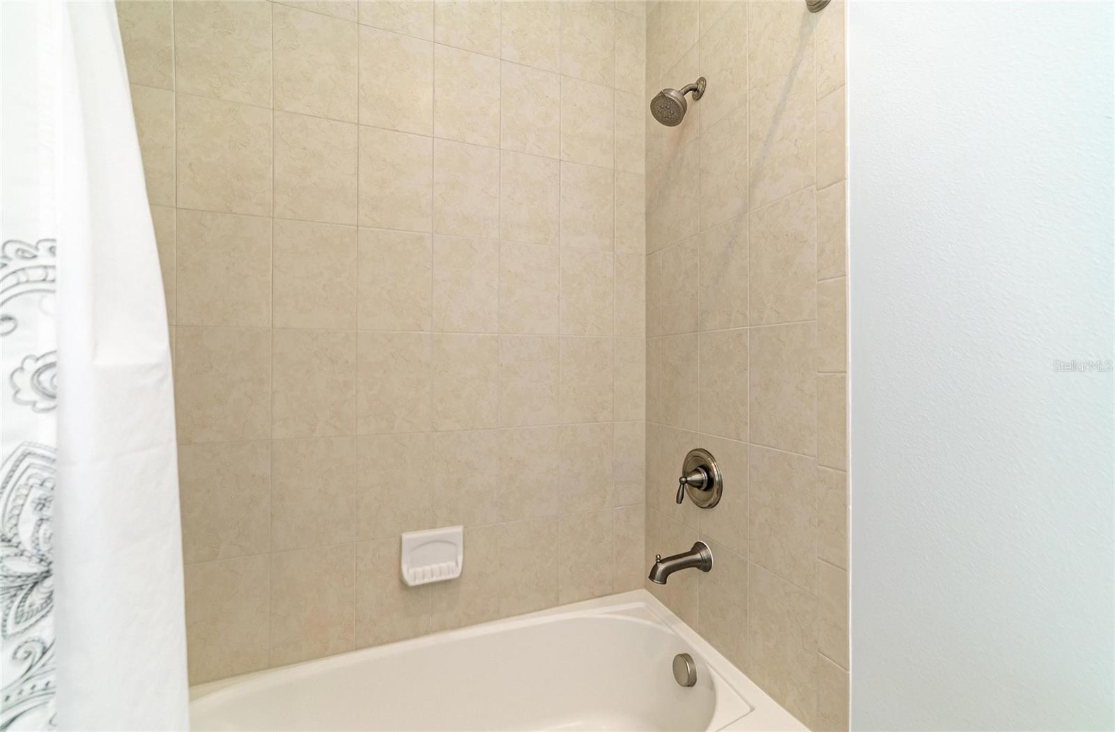340 SAPPHIRE LAKE DR #201, BRADENTON, FL, 34209