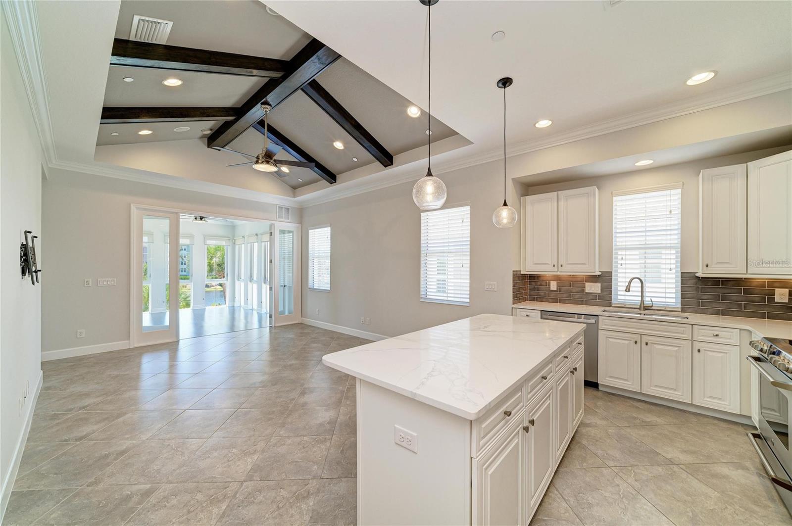 340 SAPPHIRE LAKE DR #201, BRADENTON, FL, 34209