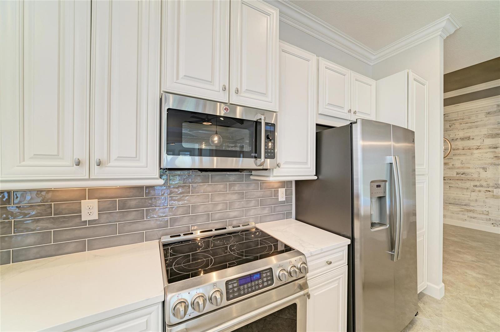 340 SAPPHIRE LAKE DR #201, BRADENTON, FL, 34209