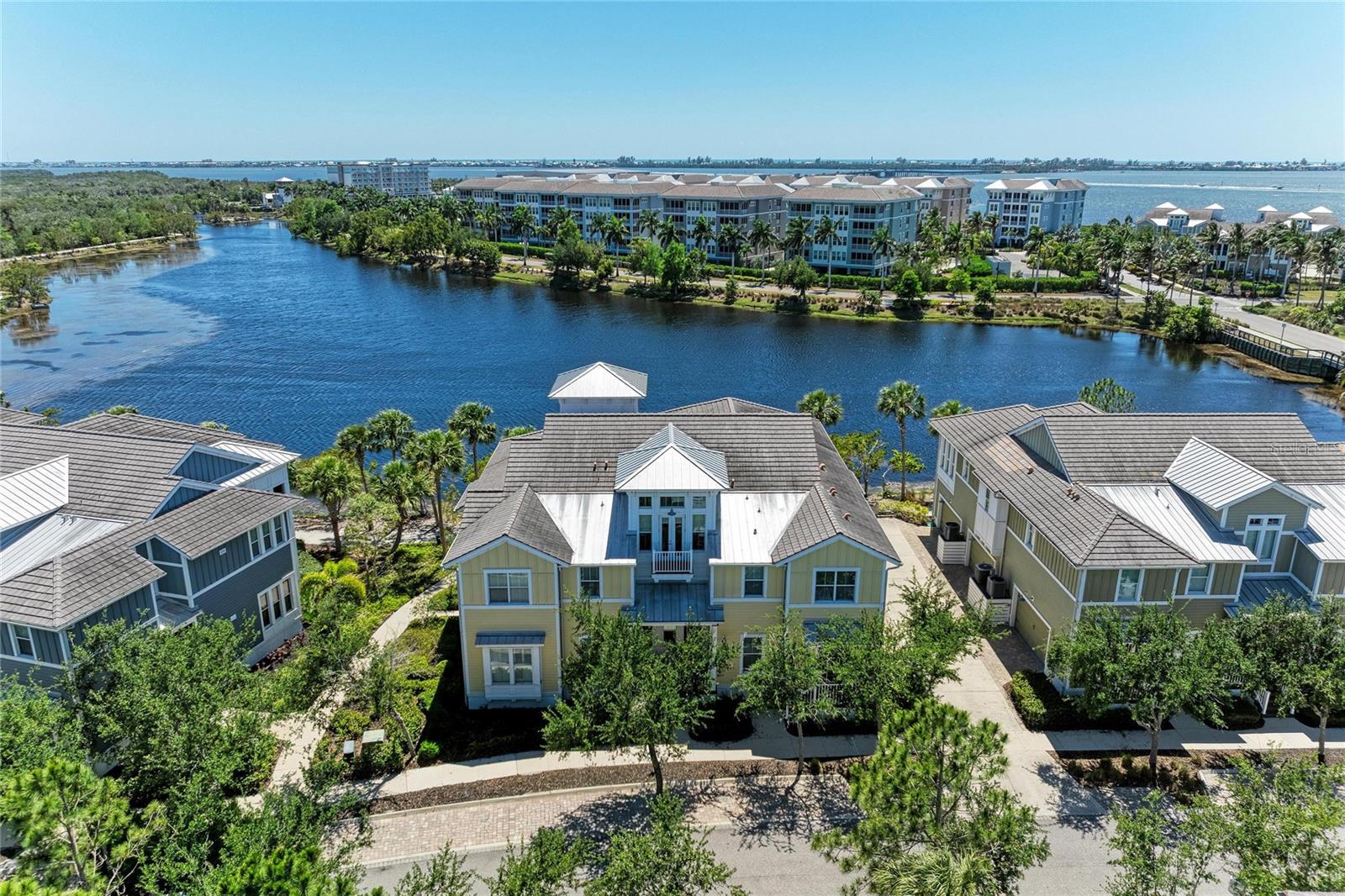 340 SAPPHIRE LAKE DR #201, BRADENTON, FL, 34209
