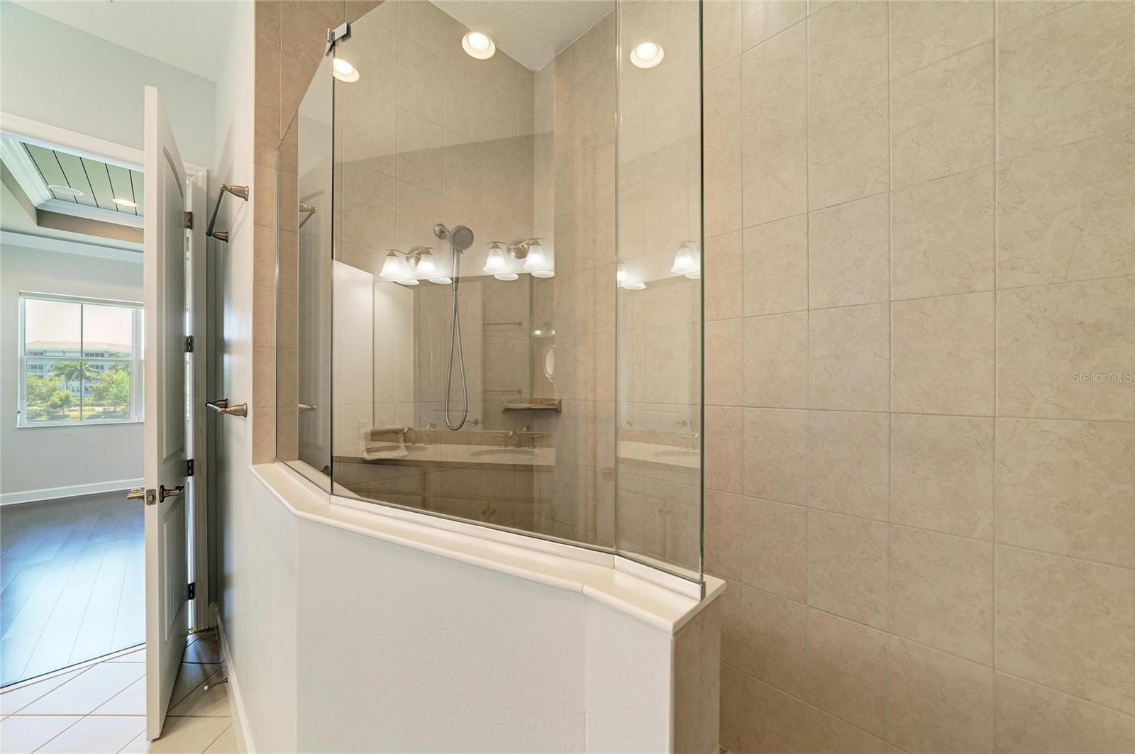 340 SAPPHIRE LAKE DR #201, BRADENTON, FL, 34209