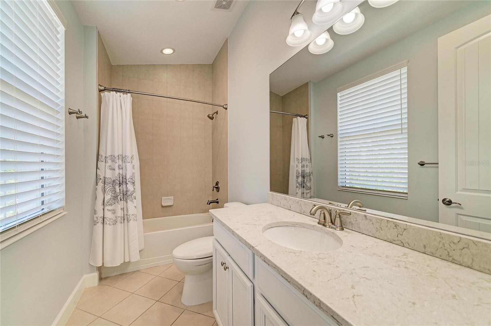 340 SAPPHIRE LAKE DR #201, BRADENTON, FL, 34209