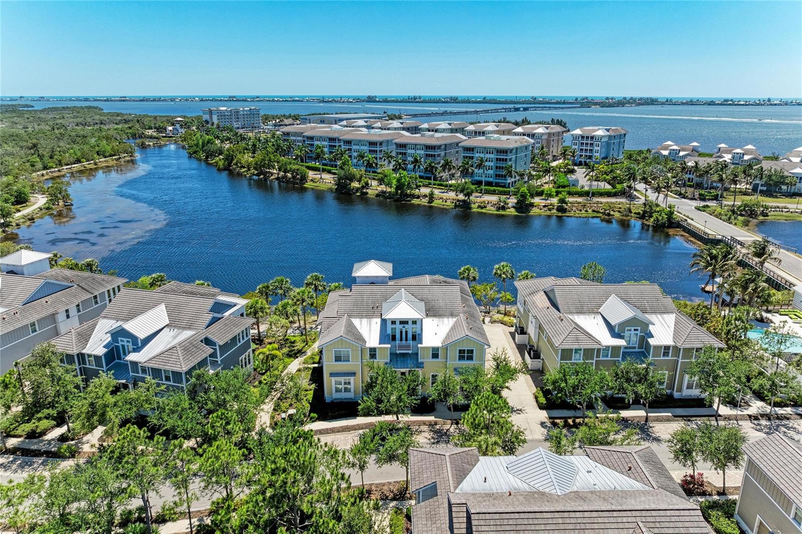 340 SAPPHIRE LAKE DR #201, BRADENTON, FL, 34209