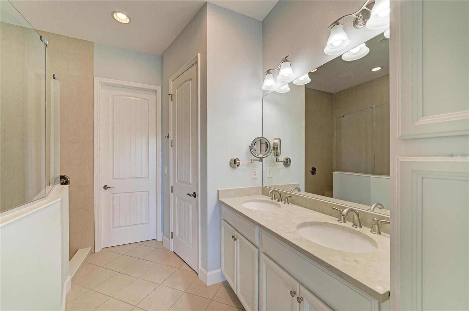 340 SAPPHIRE LAKE DR #201, BRADENTON, FL, 34209