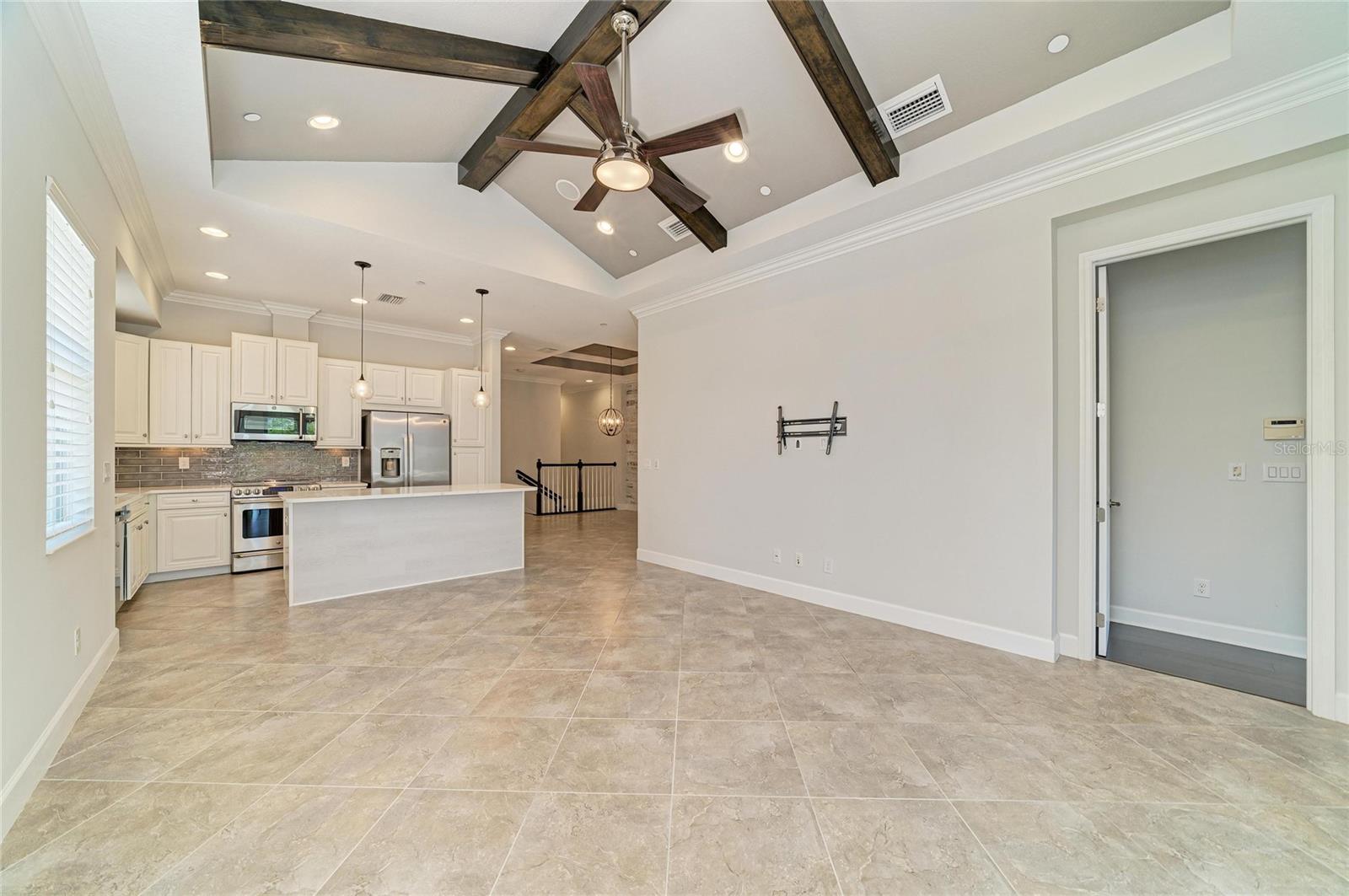 340 SAPPHIRE LAKE DR #201, BRADENTON, FL, 34209
