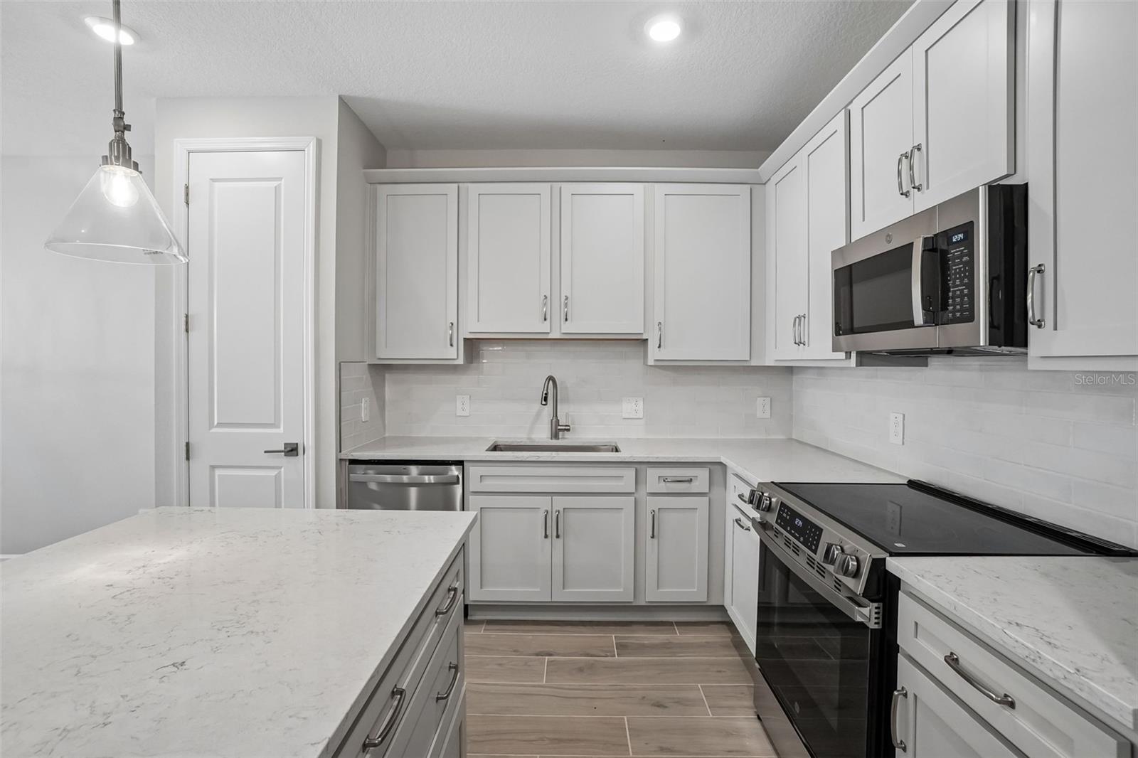 7520 DEER VALLEY CIRCLE, TAMPA, FL, 33635