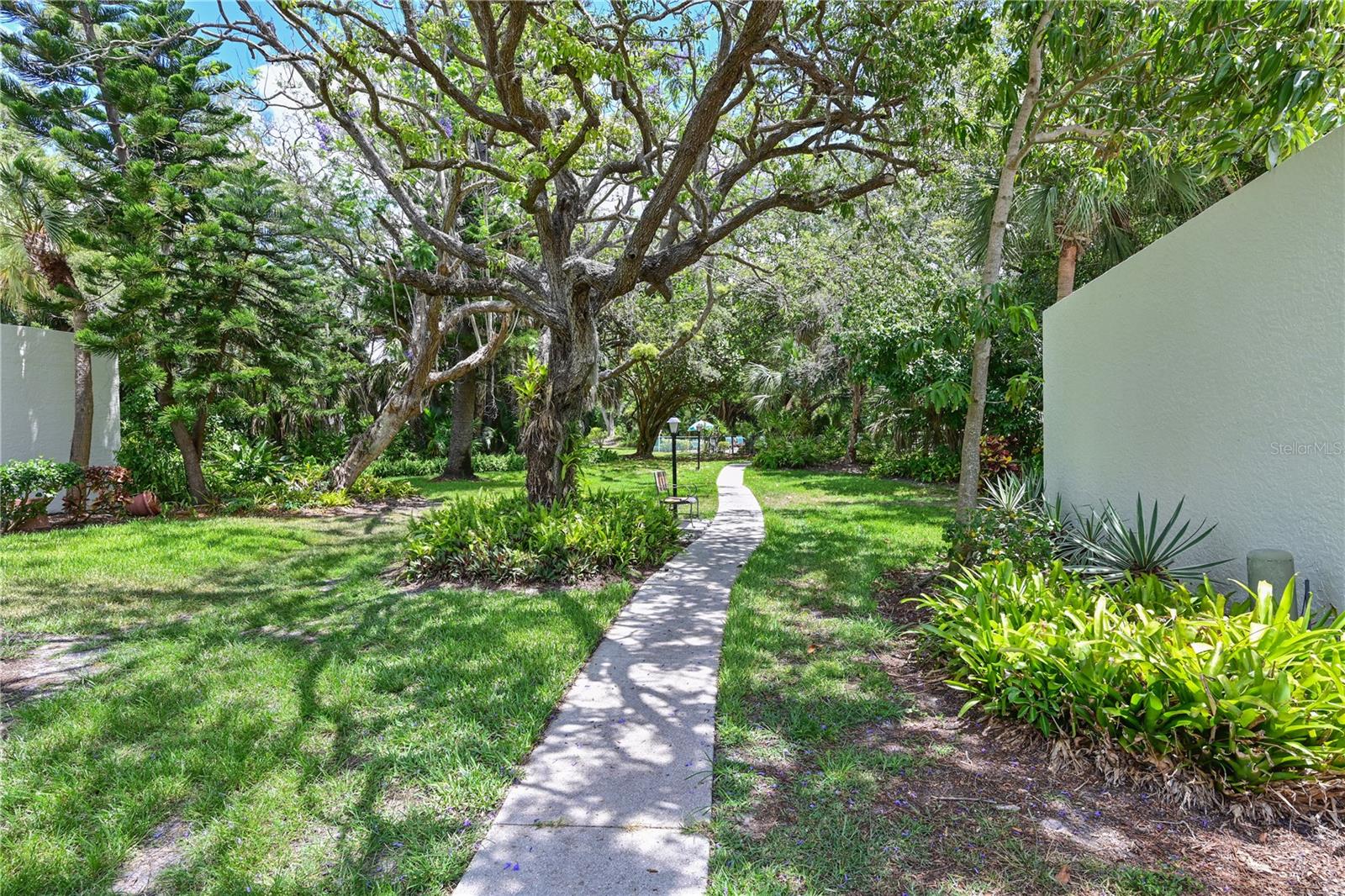 609 WOODLAWN DR, BRADENTON, FL, 34210