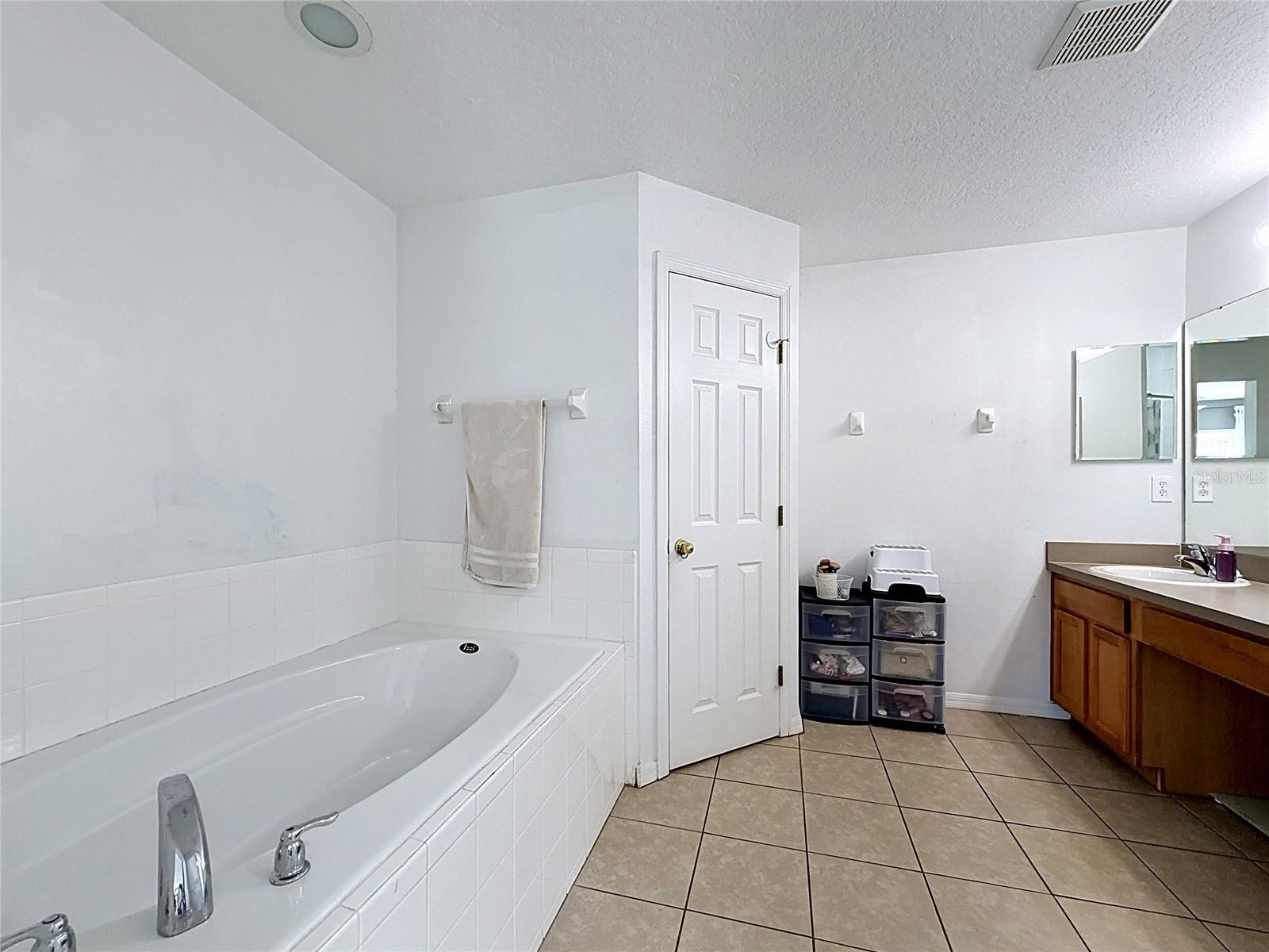 1930 DOLPHIN DR, KISSIMMEE, FL, 34759