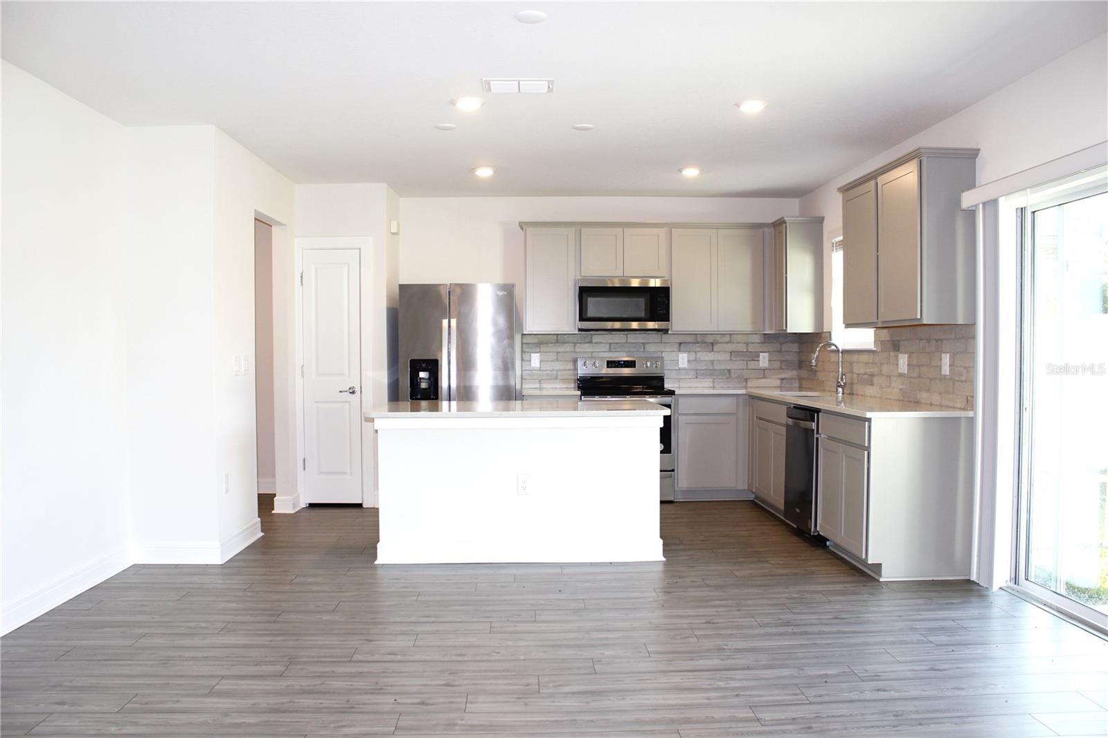 30600 THUNDERBIRD DR, WESLEY CHAPEL, FL, 33545